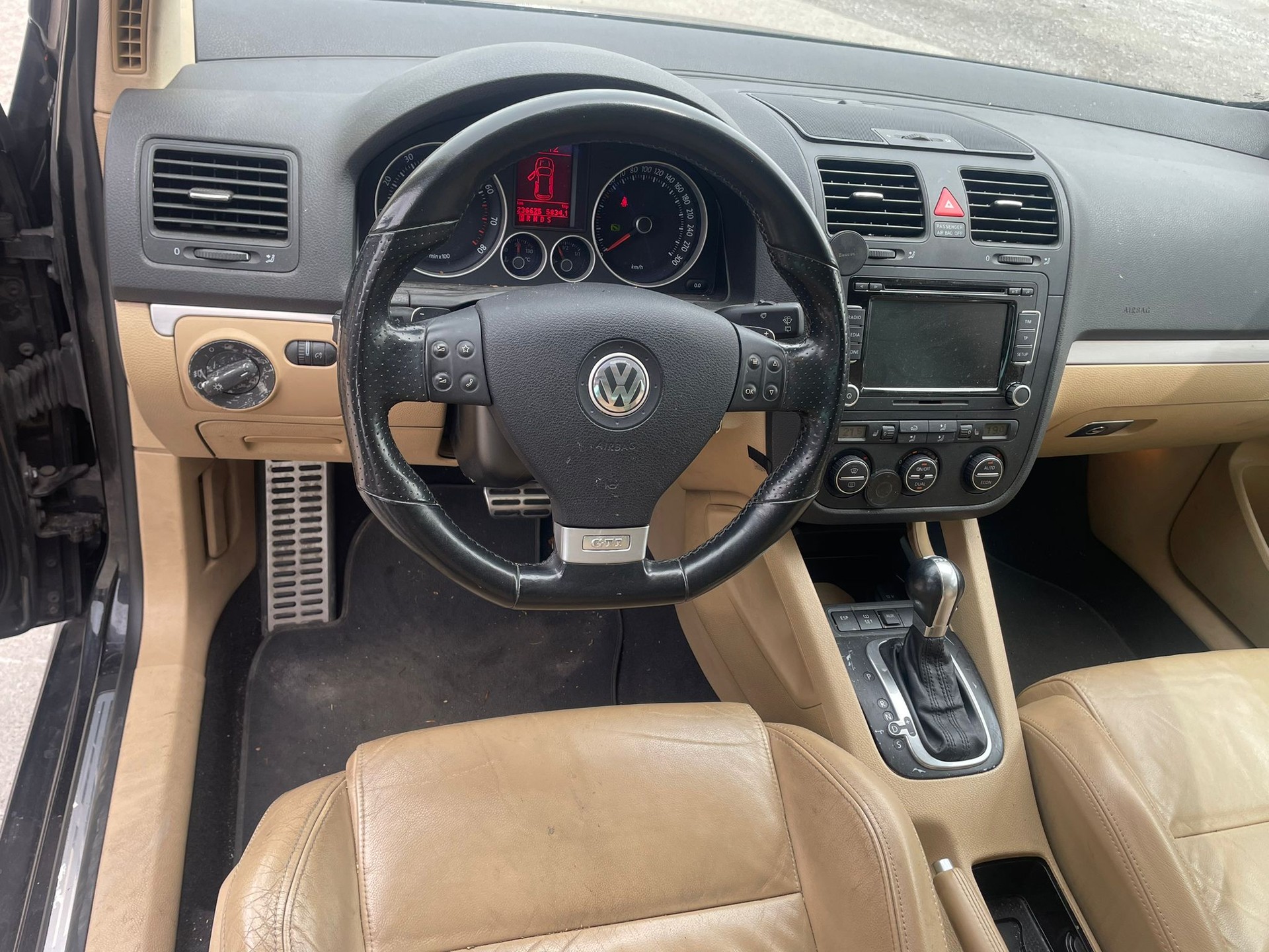 VW Golf 2.0 TFSI GTI-image-7
