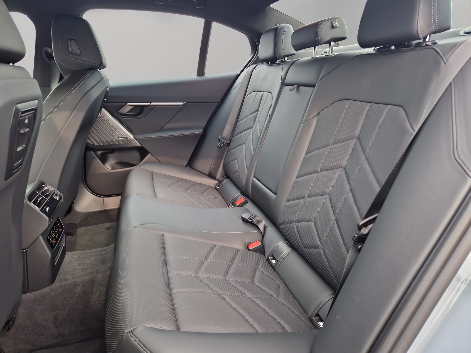 BMW i5 M60 xDrive-image-10