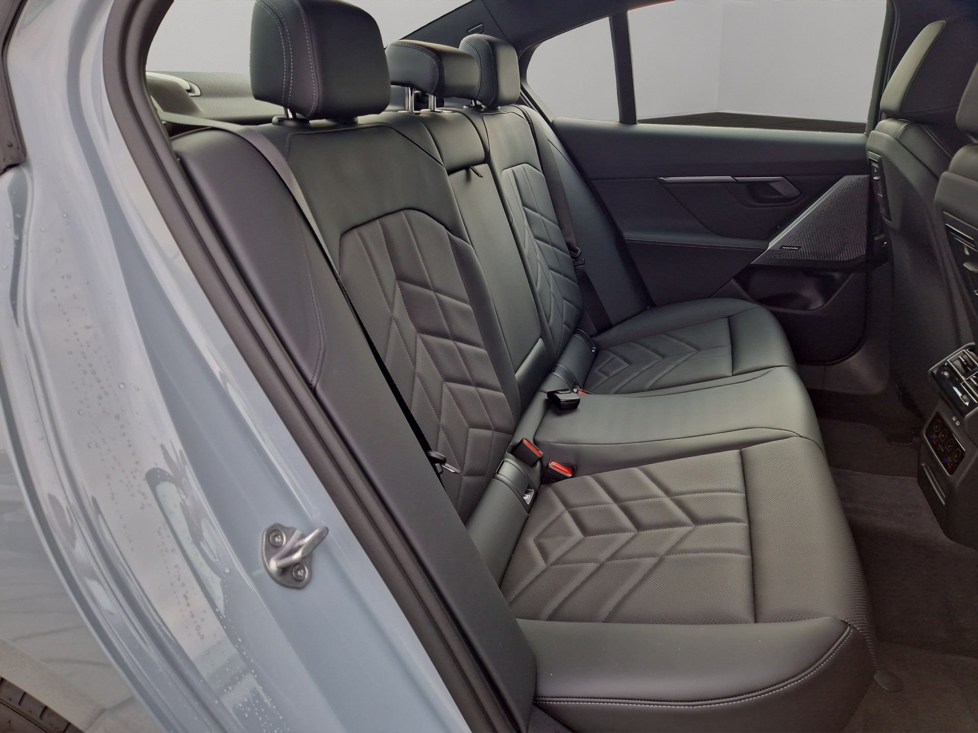BMW i5 M60 xDrive-image-16
