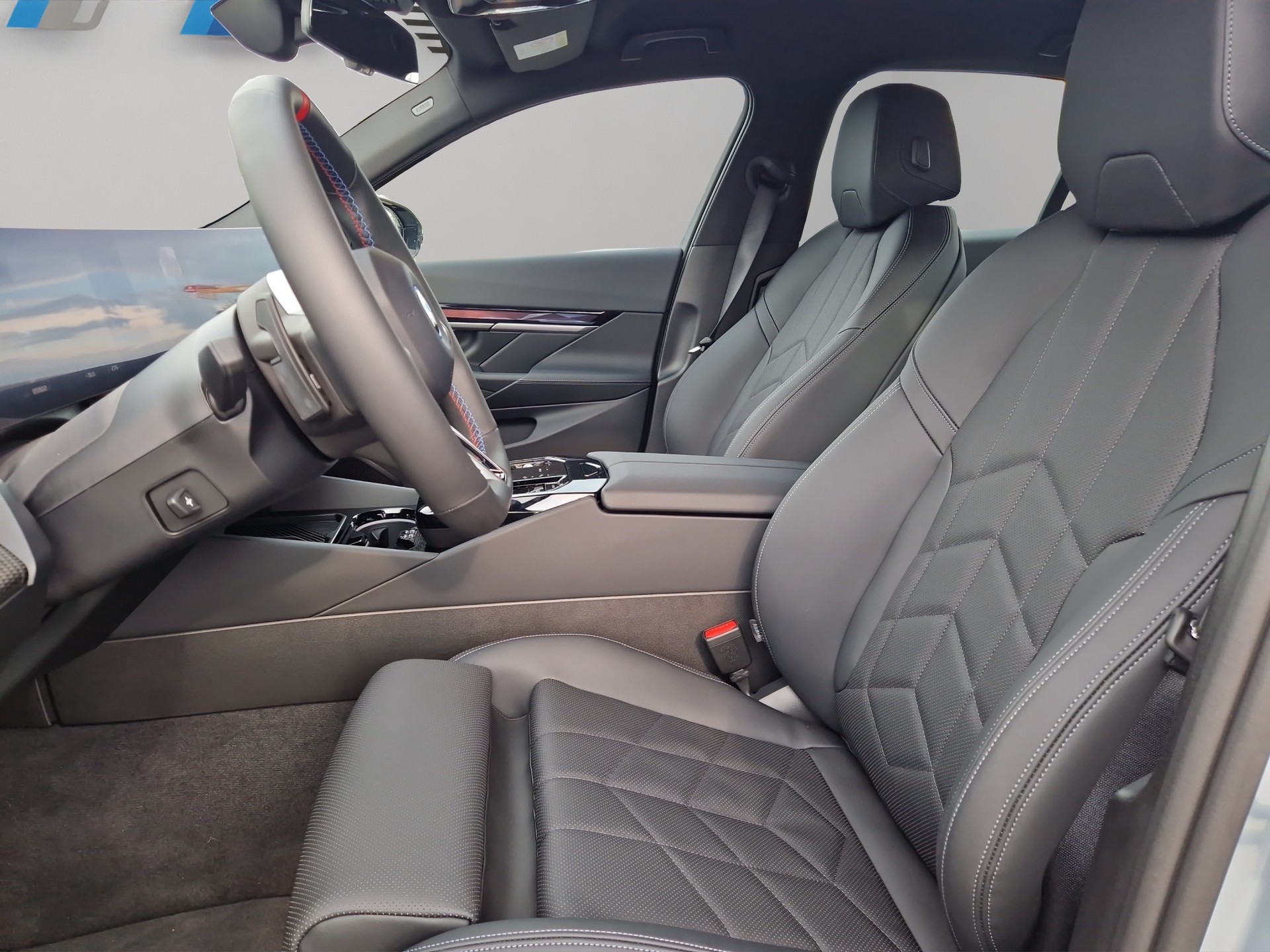 BMW i5 M60 xDrive-image-7