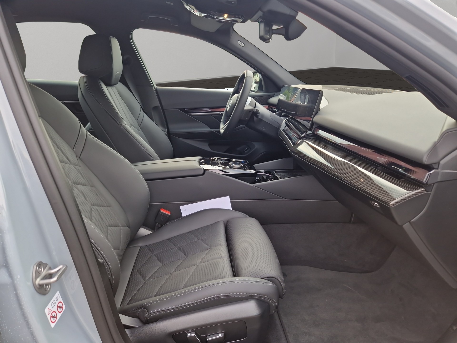 BMW i5 M60 xDrive-image-14