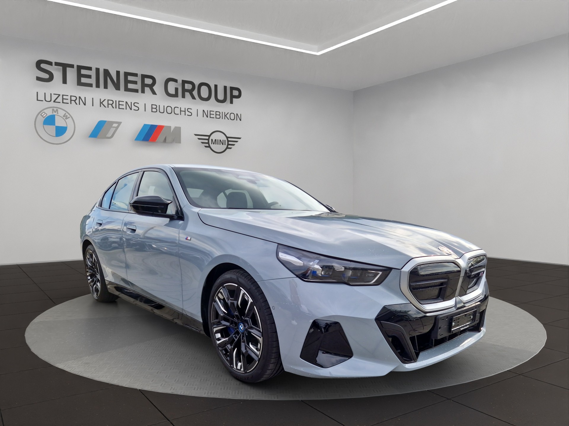 BMW i5 M60 xDrive-image-5