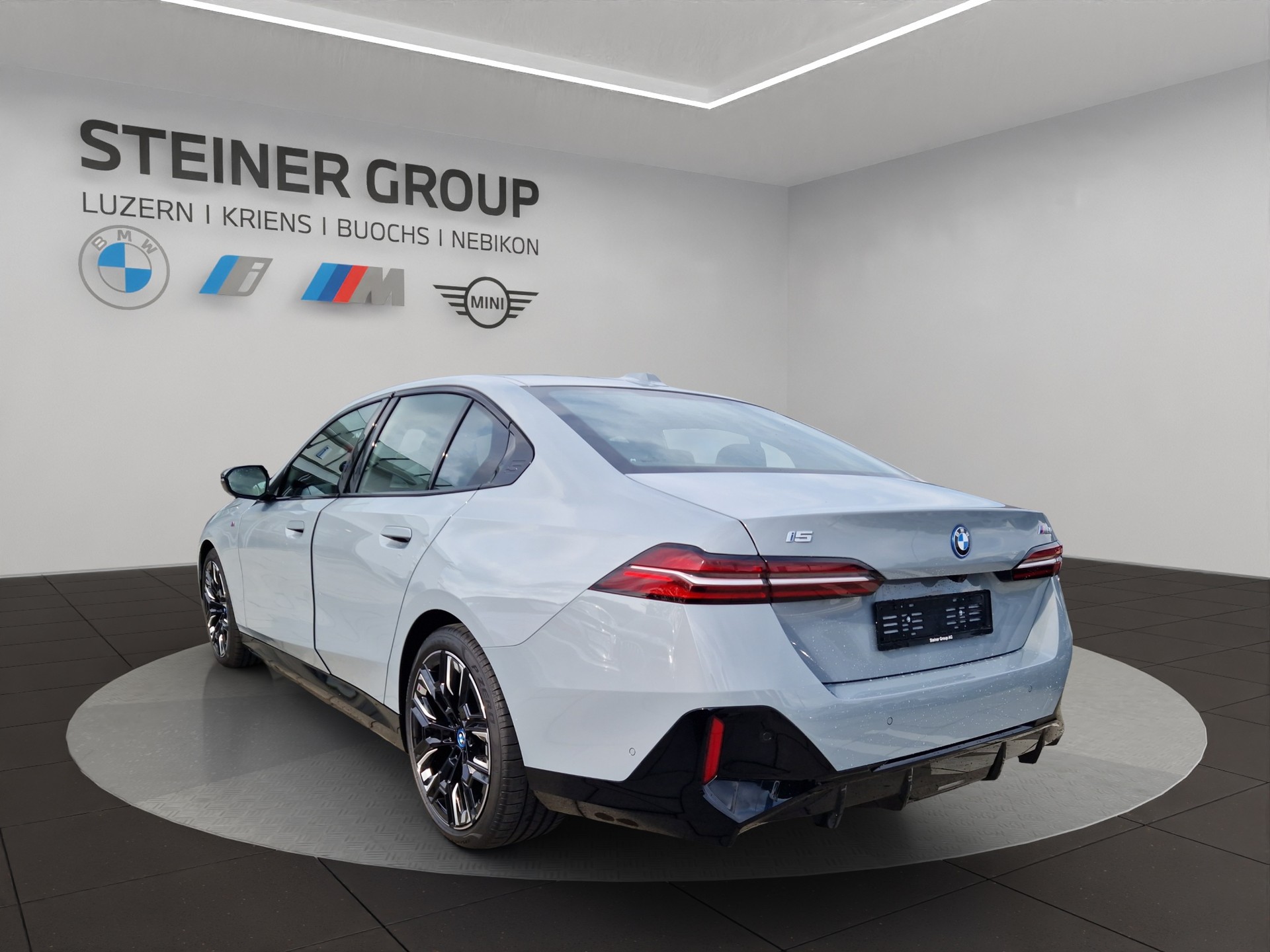 BMW i5 M60 xDrive-image-2