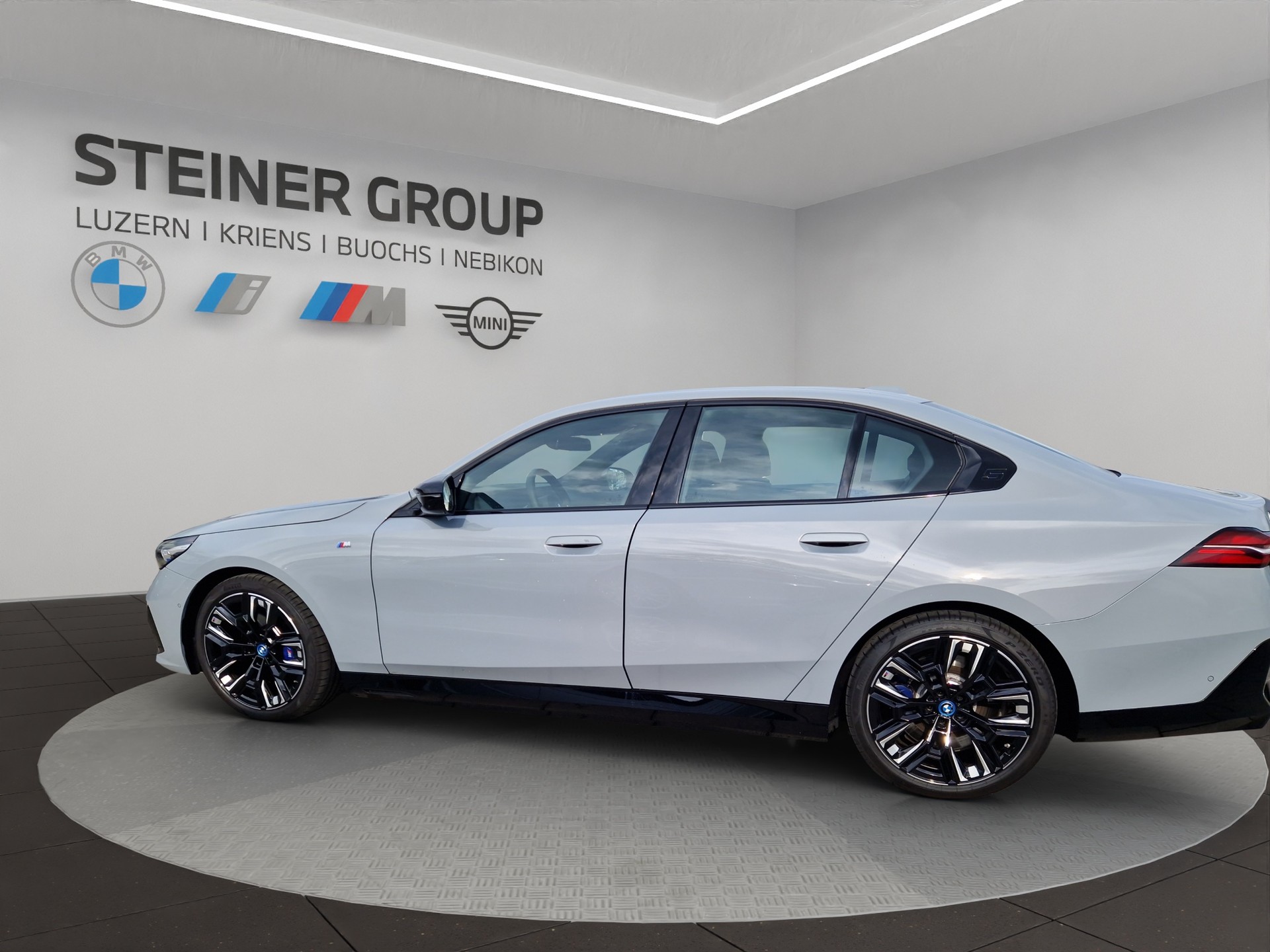 BMW i5 M60 xDrive-image-1