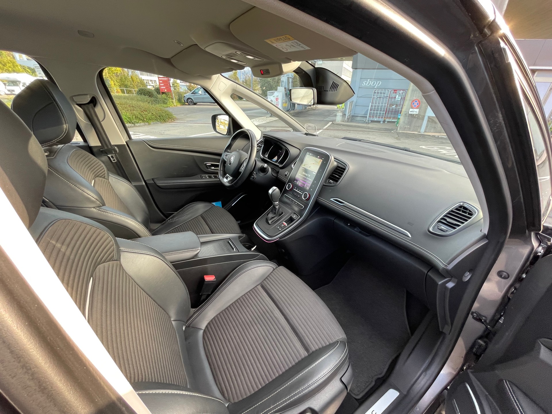 RENAULT Scénic 1.6 dCi Intens EDC-image-6