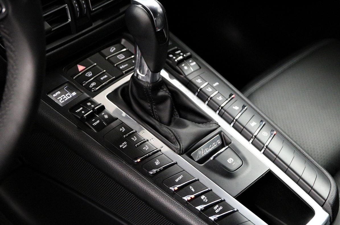 PORSCHE Macan PDK *CH-Fahrzeug *21 Zoll Porsche Turbo Felgen *4x4 Allrad *Frisch ab MFK *12 Mt. Garantie-image-9