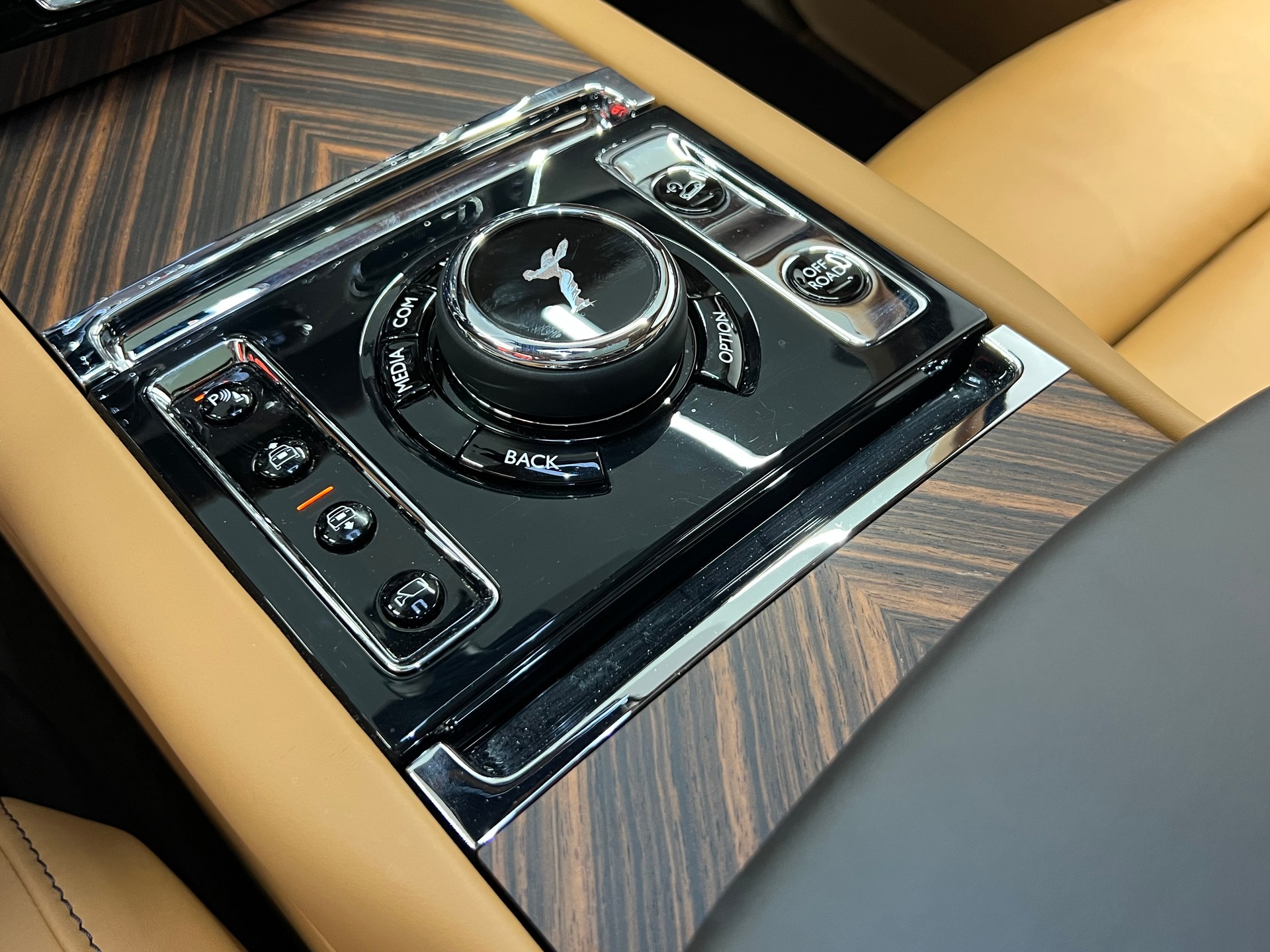 ROLLS-ROYCE Cullinan 6.7 V12-image-23