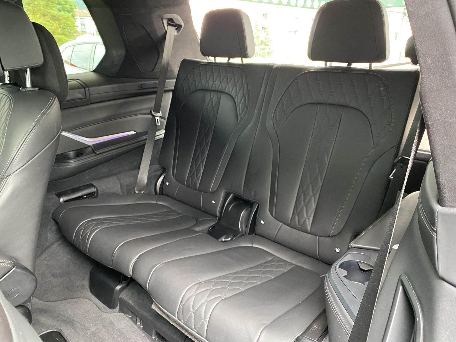 BMW X7 M50i-image-11
