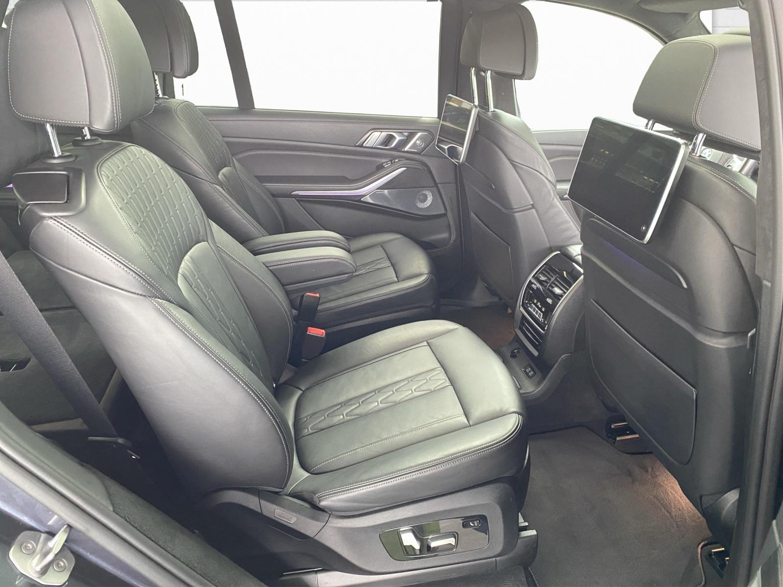 BMW X7 M50i-image-10