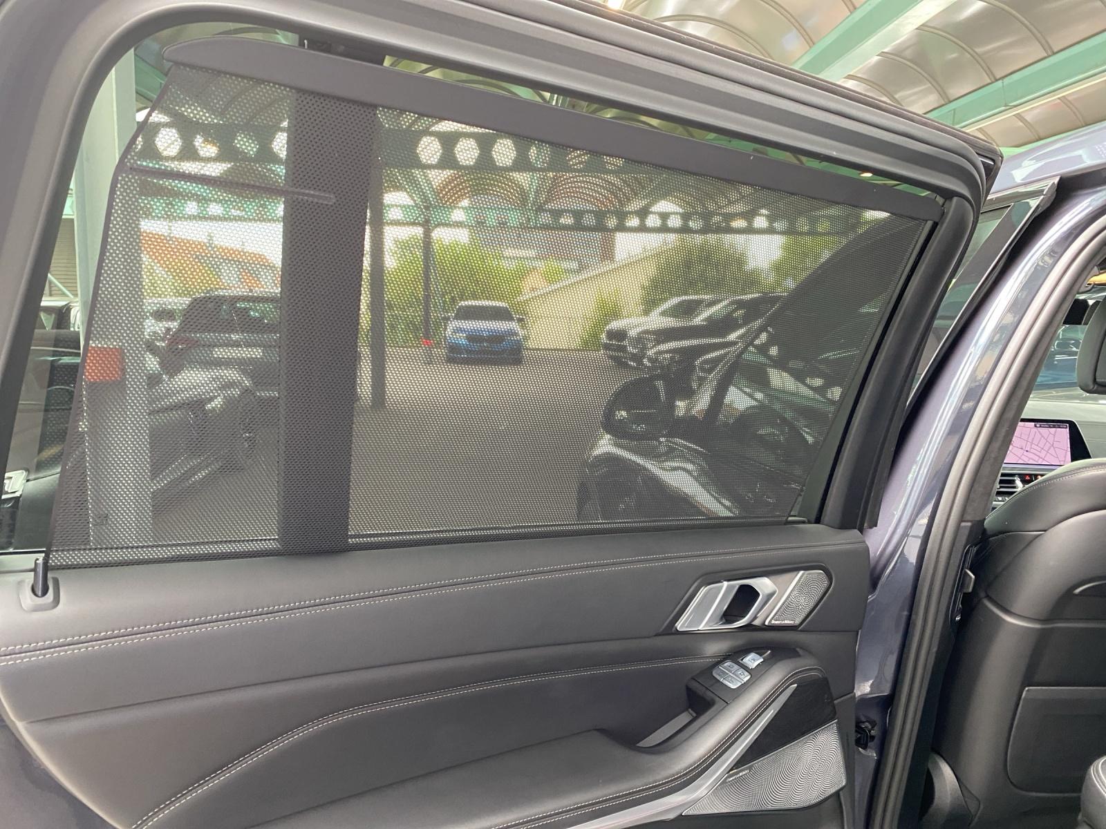 BMW X7 M50i-image-13