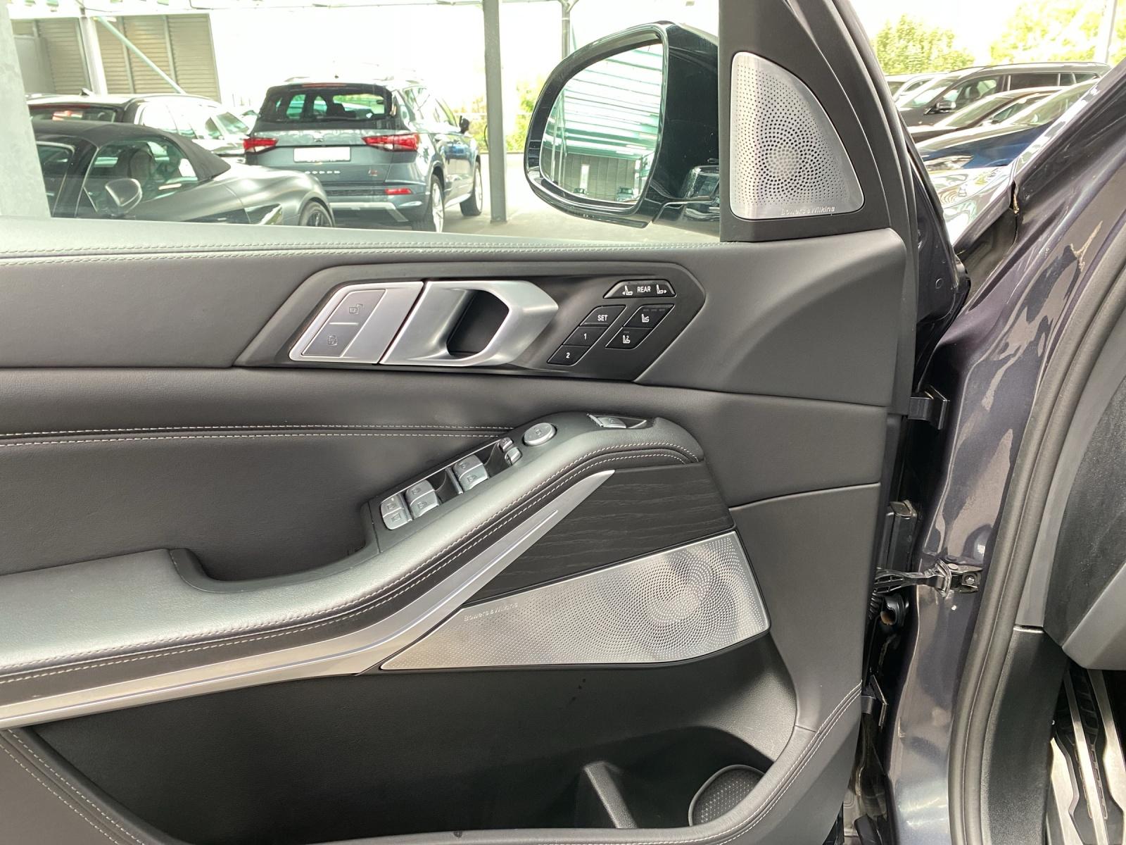 BMW X7 M50i-image-14