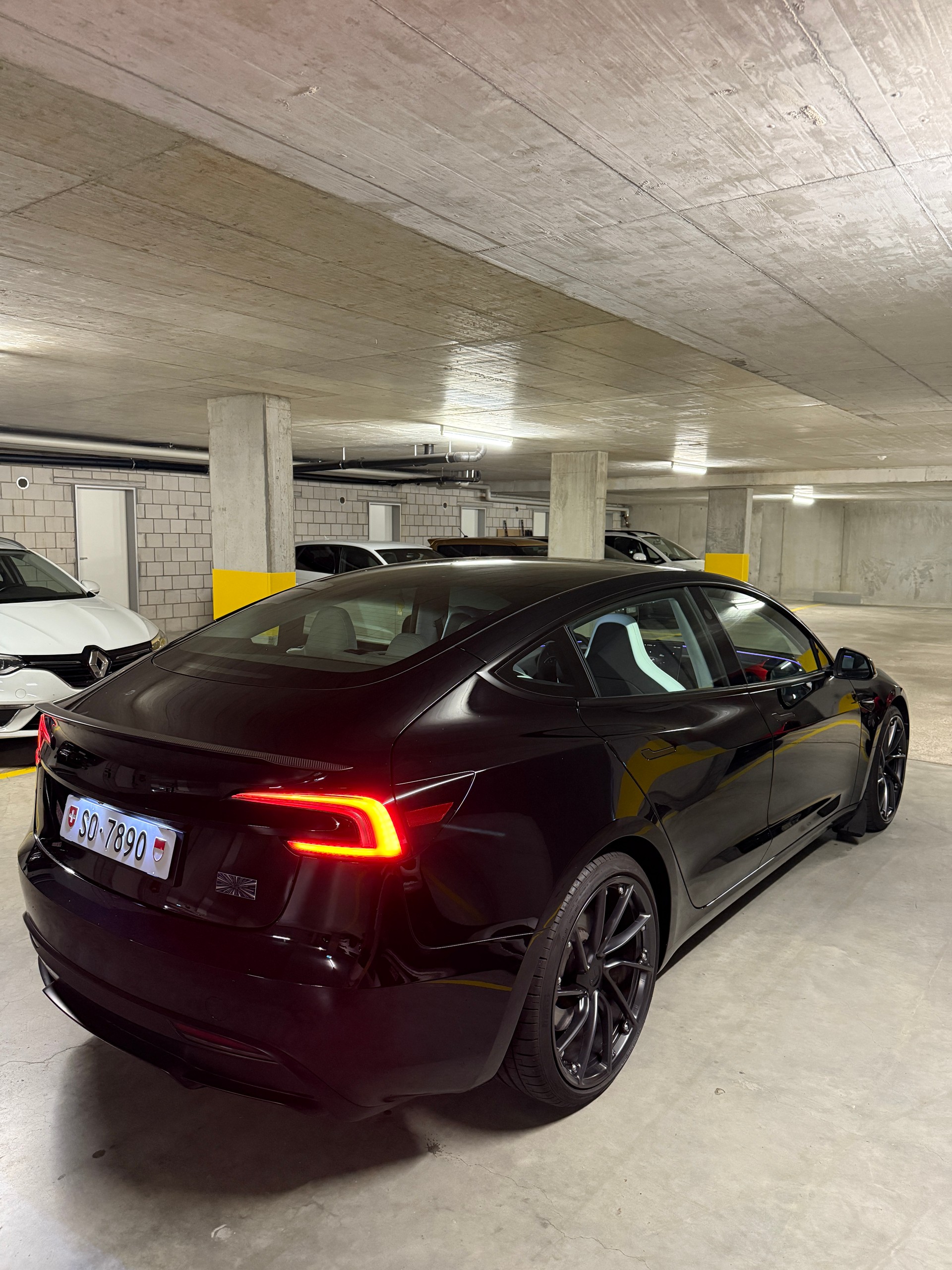 TESLA Model 3 Dual Motor Performance AWD-image-2