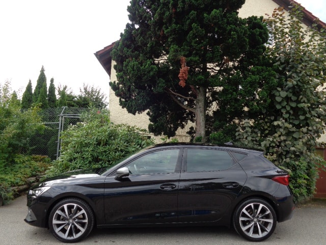 SEAT Leon 1.5 eTSI mHEV DSG FR-image-1