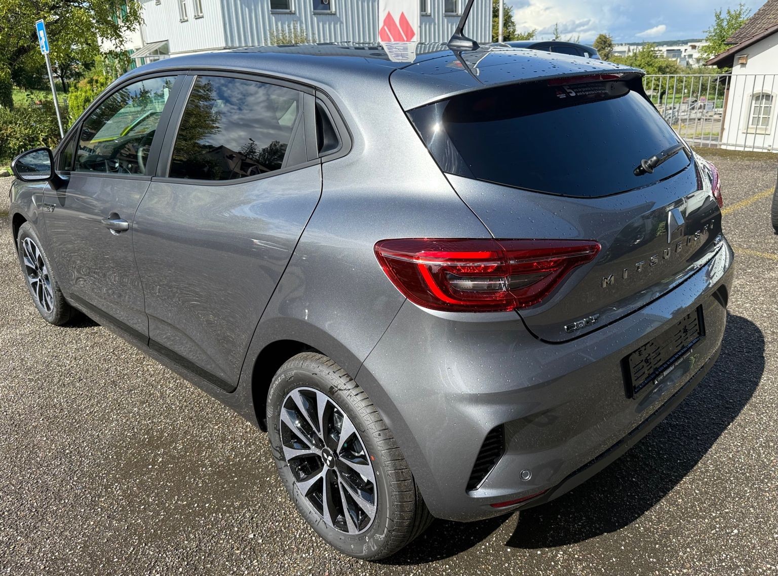 MITSUBISHI Colt 1.6 HEV Invite+-showroom-element-3