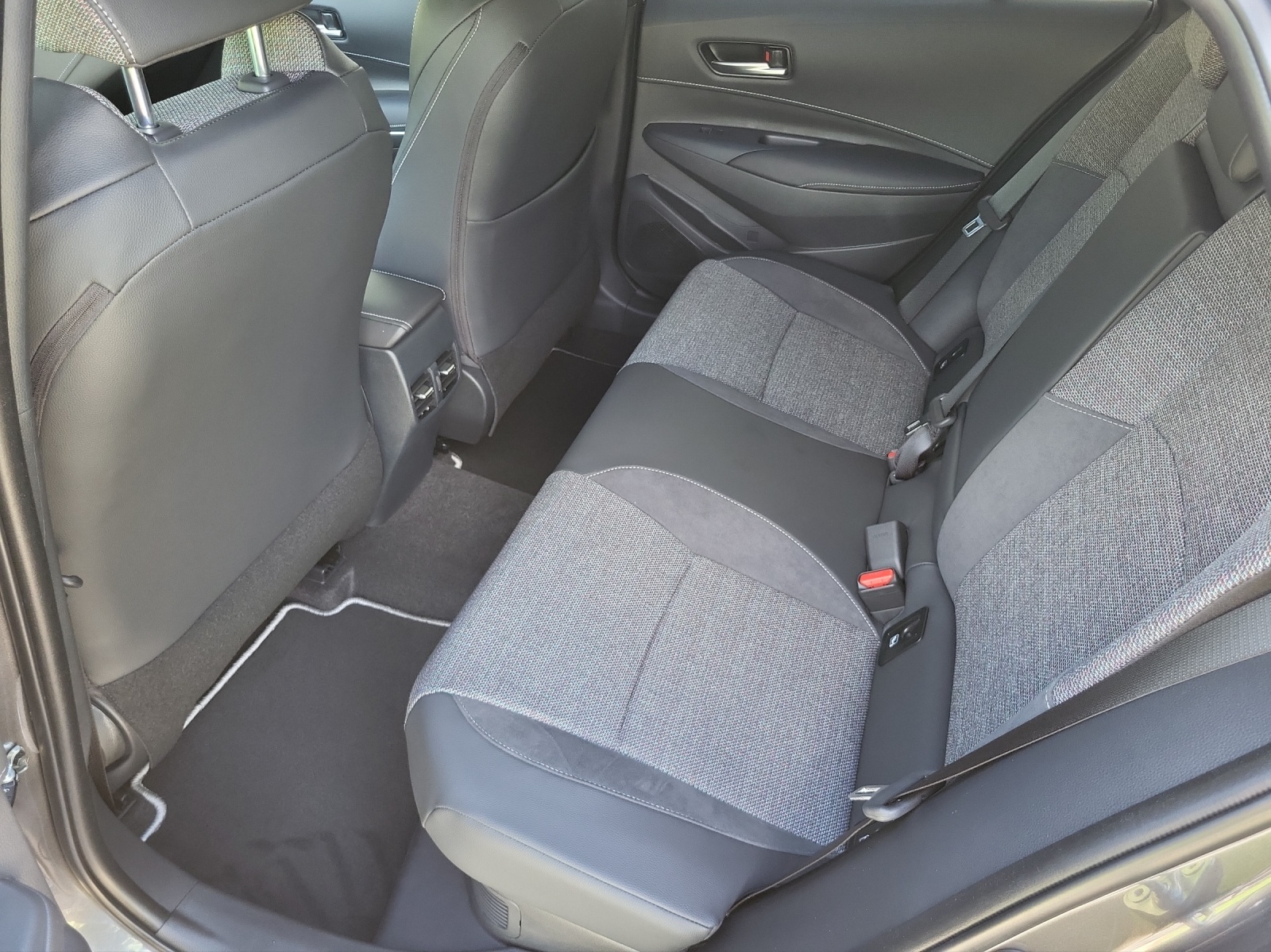 TOYOTA Corolla Touring Sports 2.0 HSD-image-14