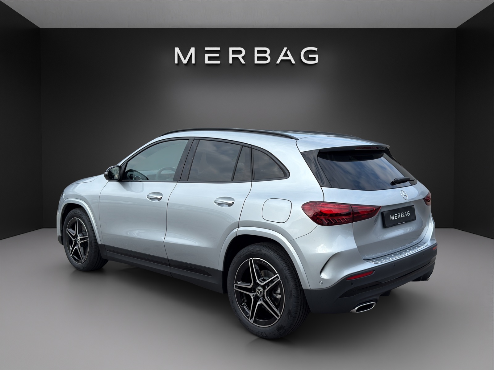 MERCEDES-BENZ GLA 200 7G-DCT Night Star-image-2