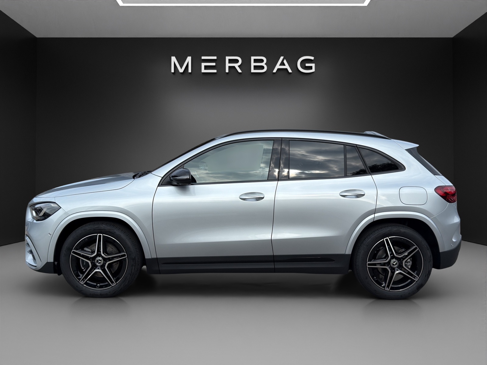 MERCEDES-BENZ GLA 200 7G-DCT Night Star-image-1