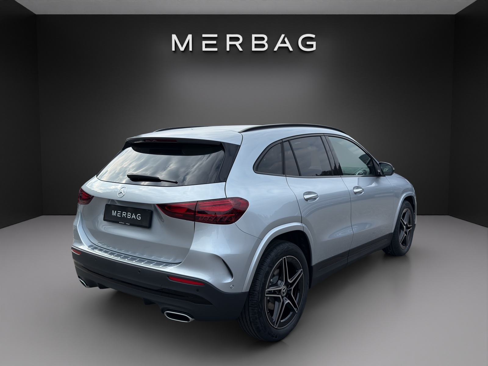 MERCEDES-BENZ GLA 200 7G-DCT Night Star-image-4