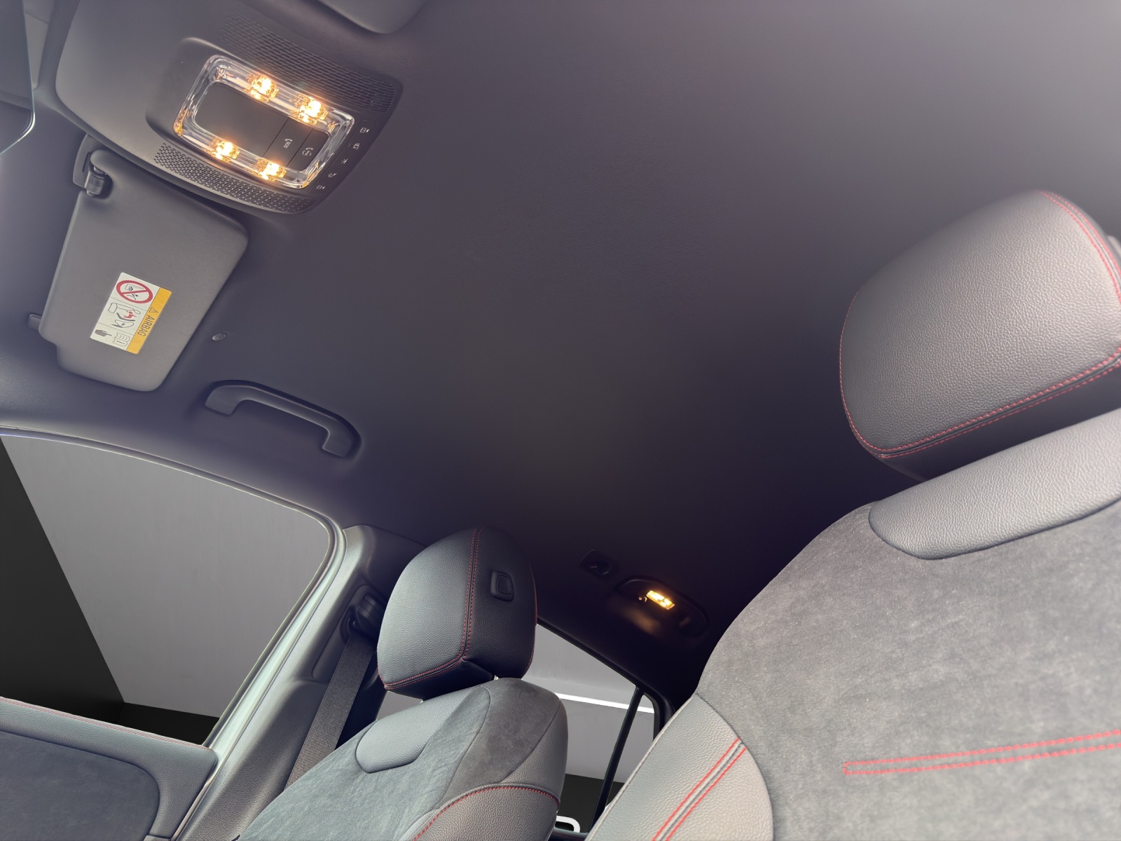MERCEDES-BENZ GLA 200 7G-DCT Night Star-image-13