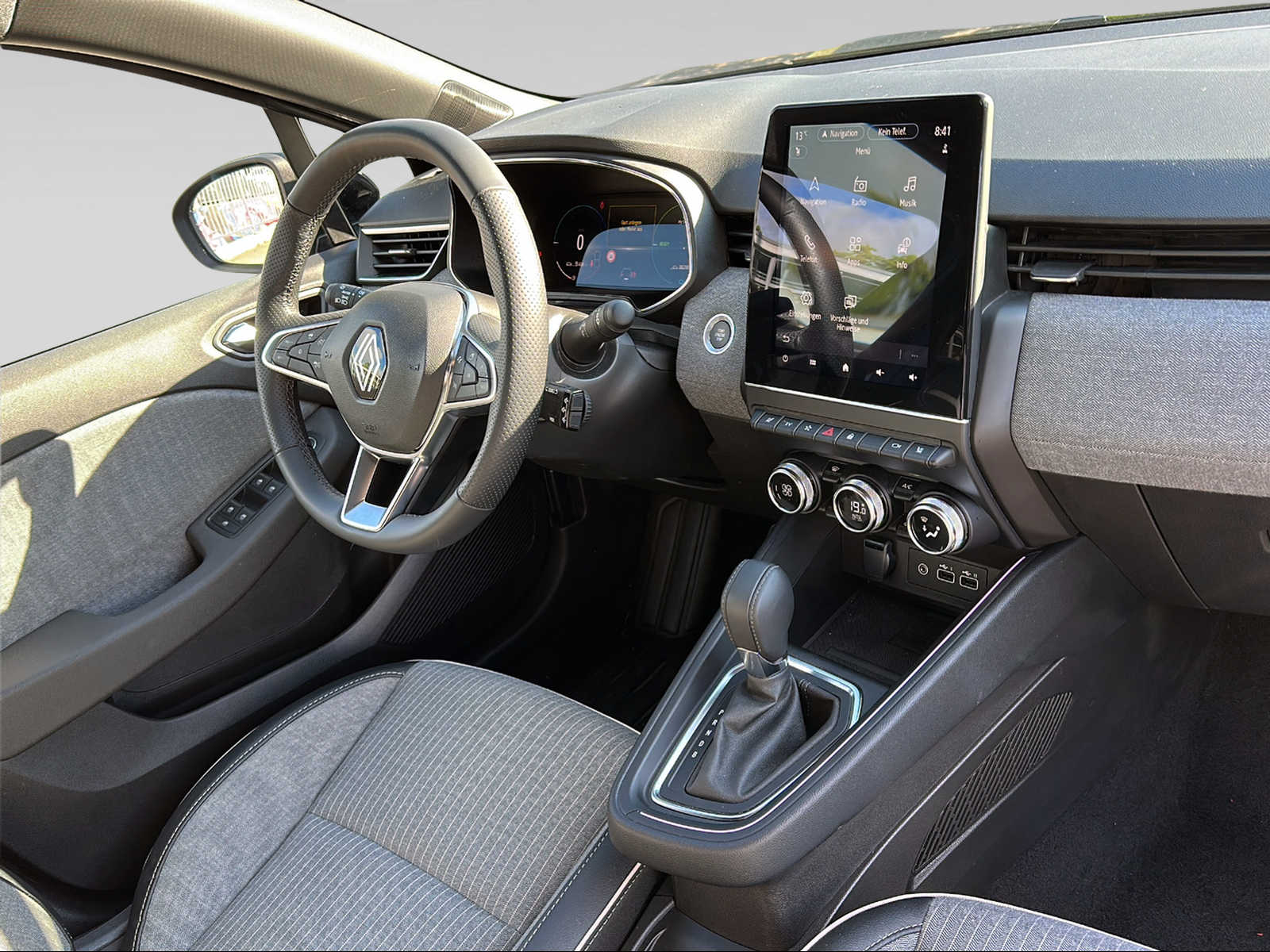 RENAULT CLIO techno E-TECH full hybrid 145-image-8