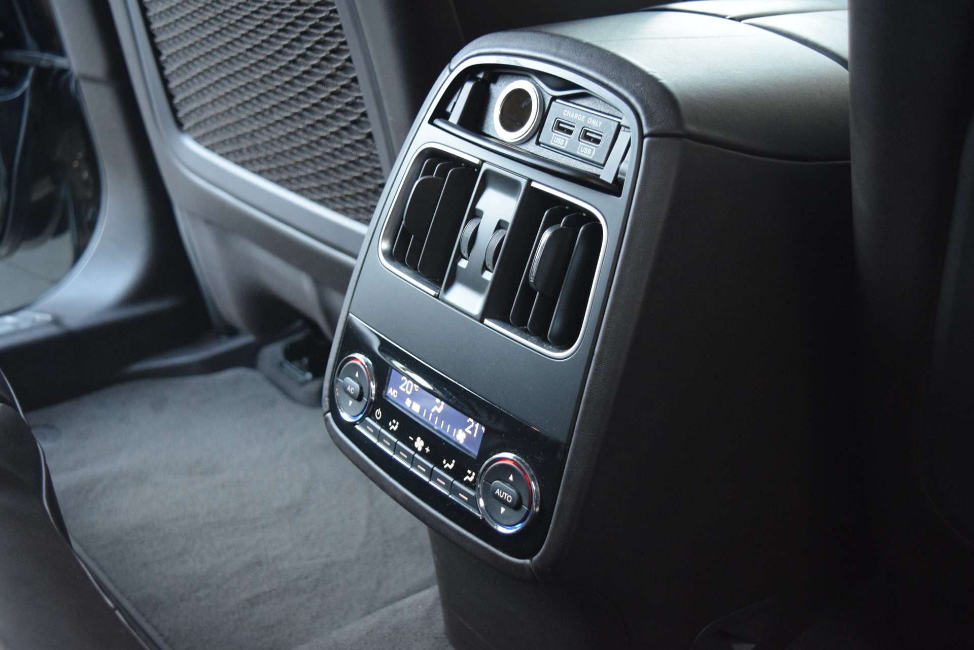 MASERATI Levante 3.0 V6 GranLusso Automatica-image-13