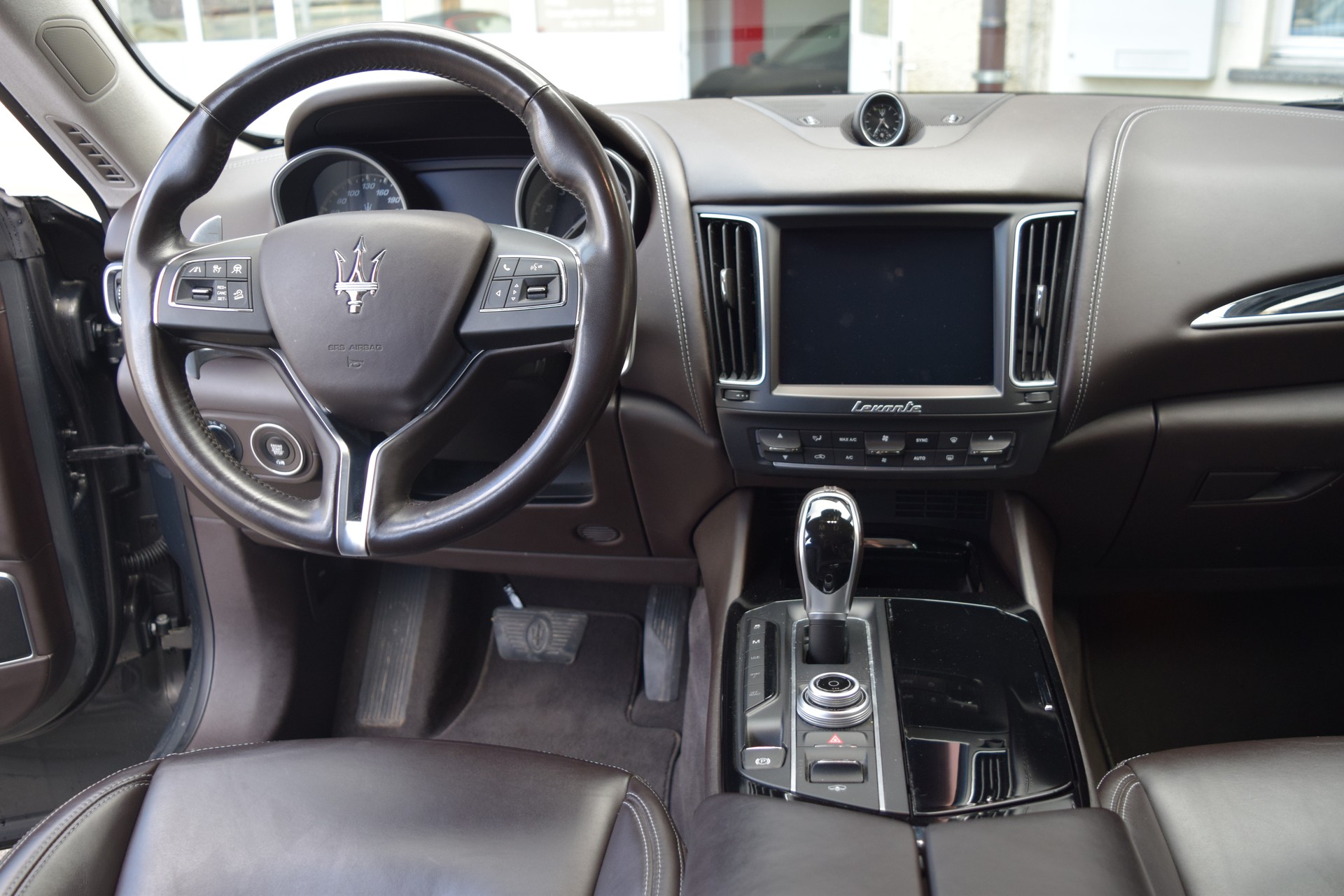 MASERATI Levante 3.0 V6 GranLusso Automatica-image-9