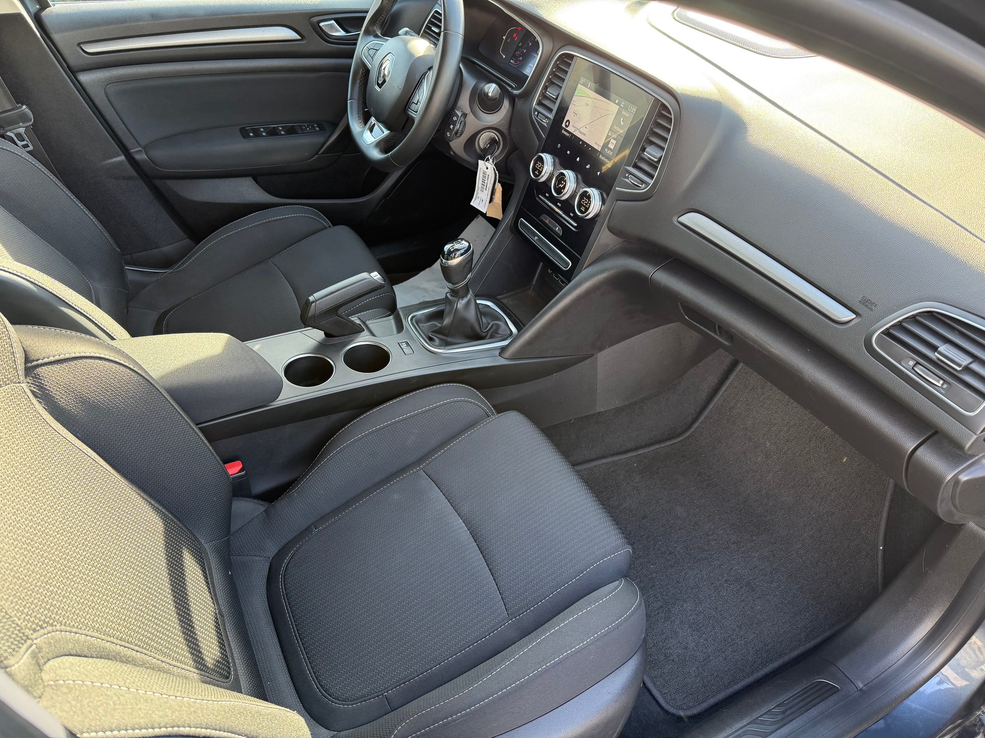 RENAULT Mégane Berline 1.3 16V Turbo Zen-image-9