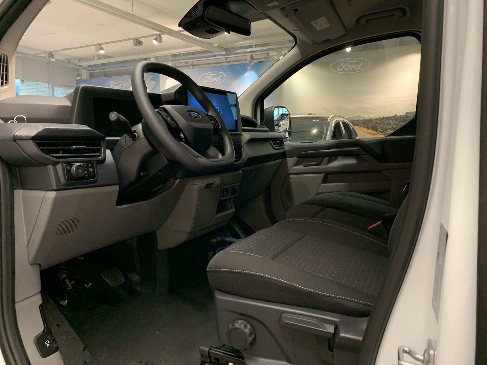 FORD Transit C Van 320 L1 2.5 Duratec 233 Trend PHEV-image-4