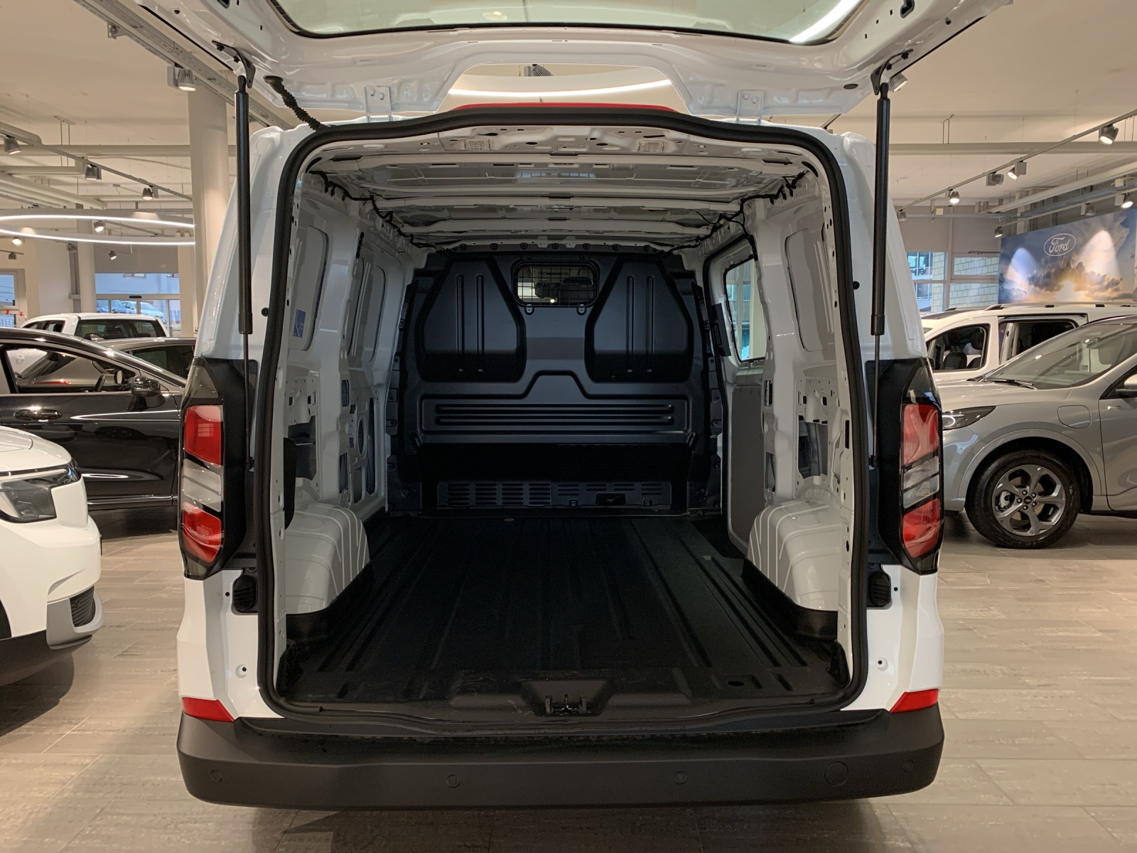 FORD Transit C Van 320 L1 2.5 Duratec 233 Trend PHEV-image-7