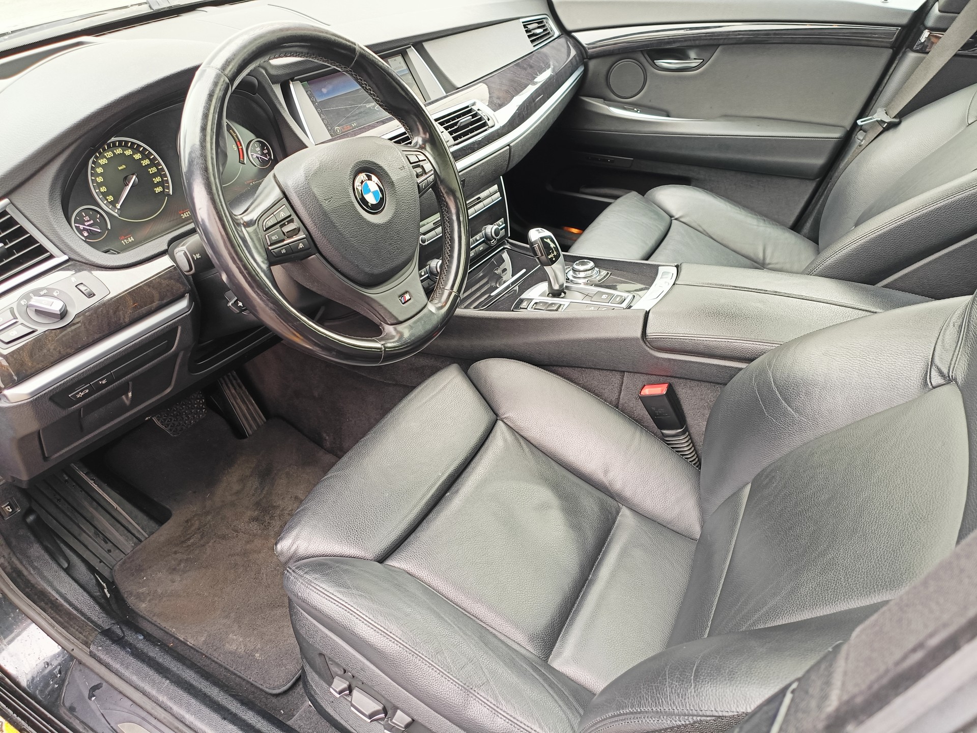 BMW 530d GT Sport 4x4-image-6