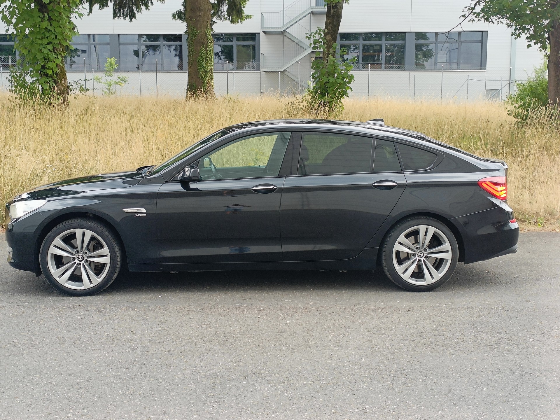 BMW 530d GT Sport 4x4-image-1