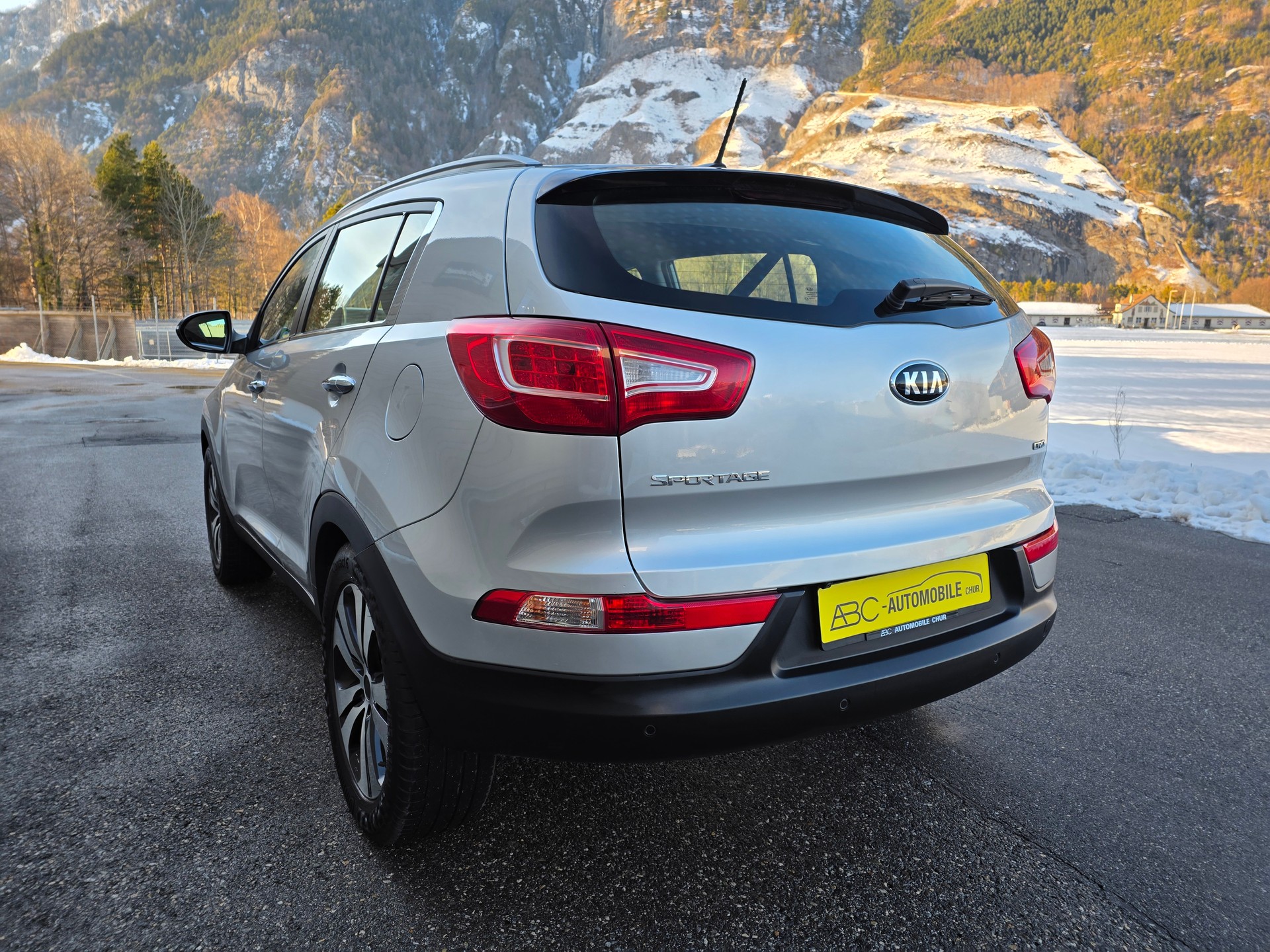 KIA Sportage 2.0 CRDi Style 4WD Automatic-image-10