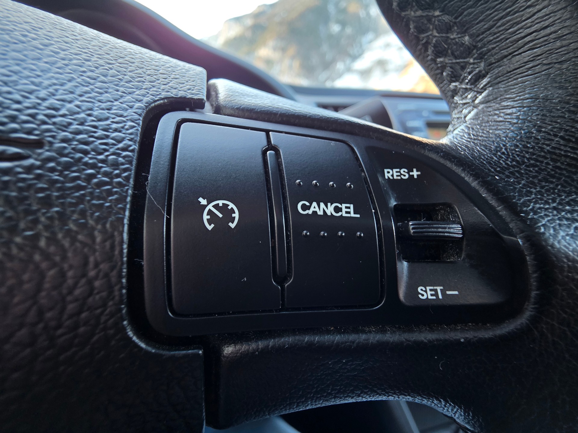 KIA Sportage 2.0 CRDi Style 4WD Automatic-image-27
