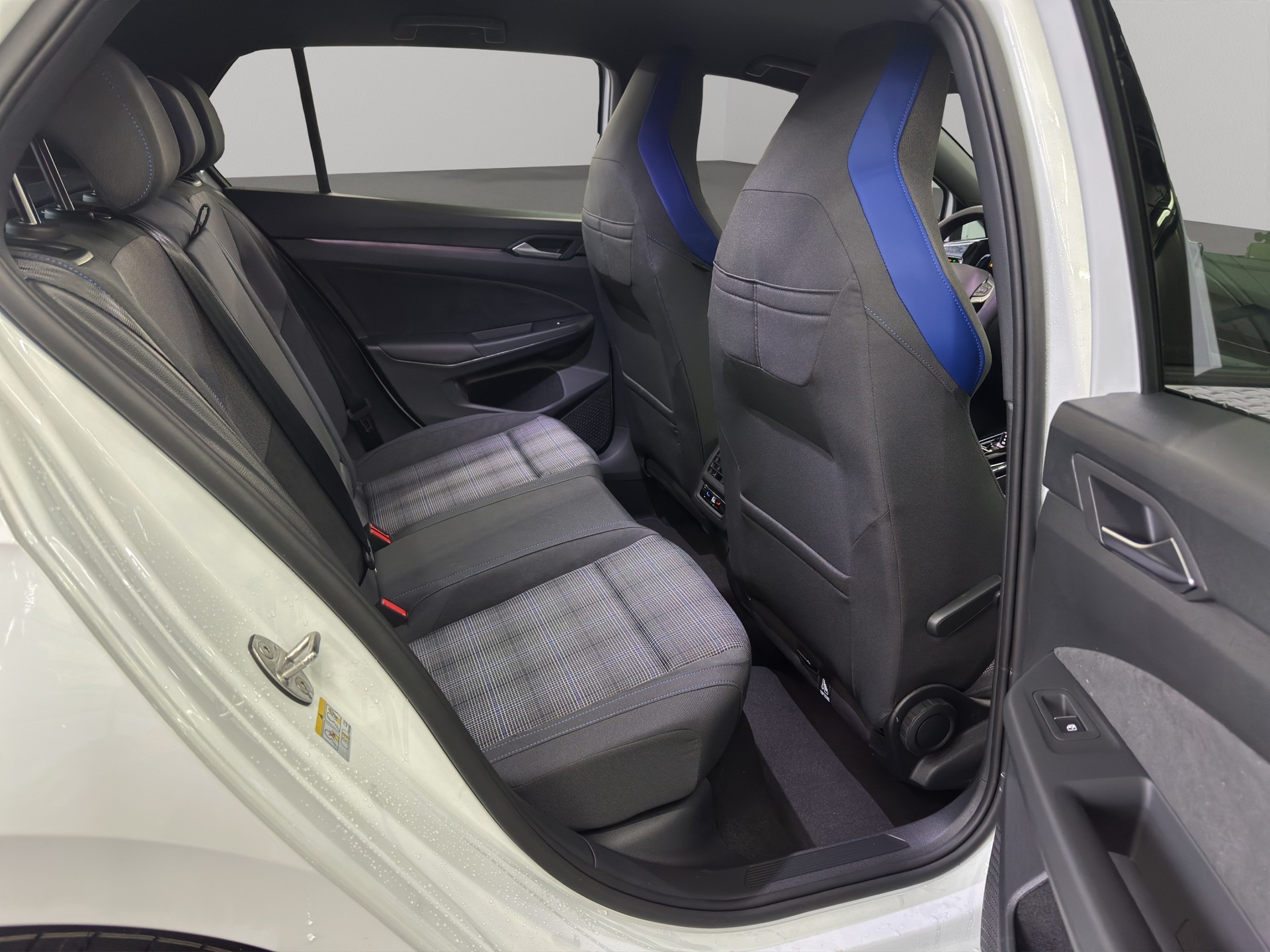 VW Golf 1.5 TSI PHEV GTE-image-10