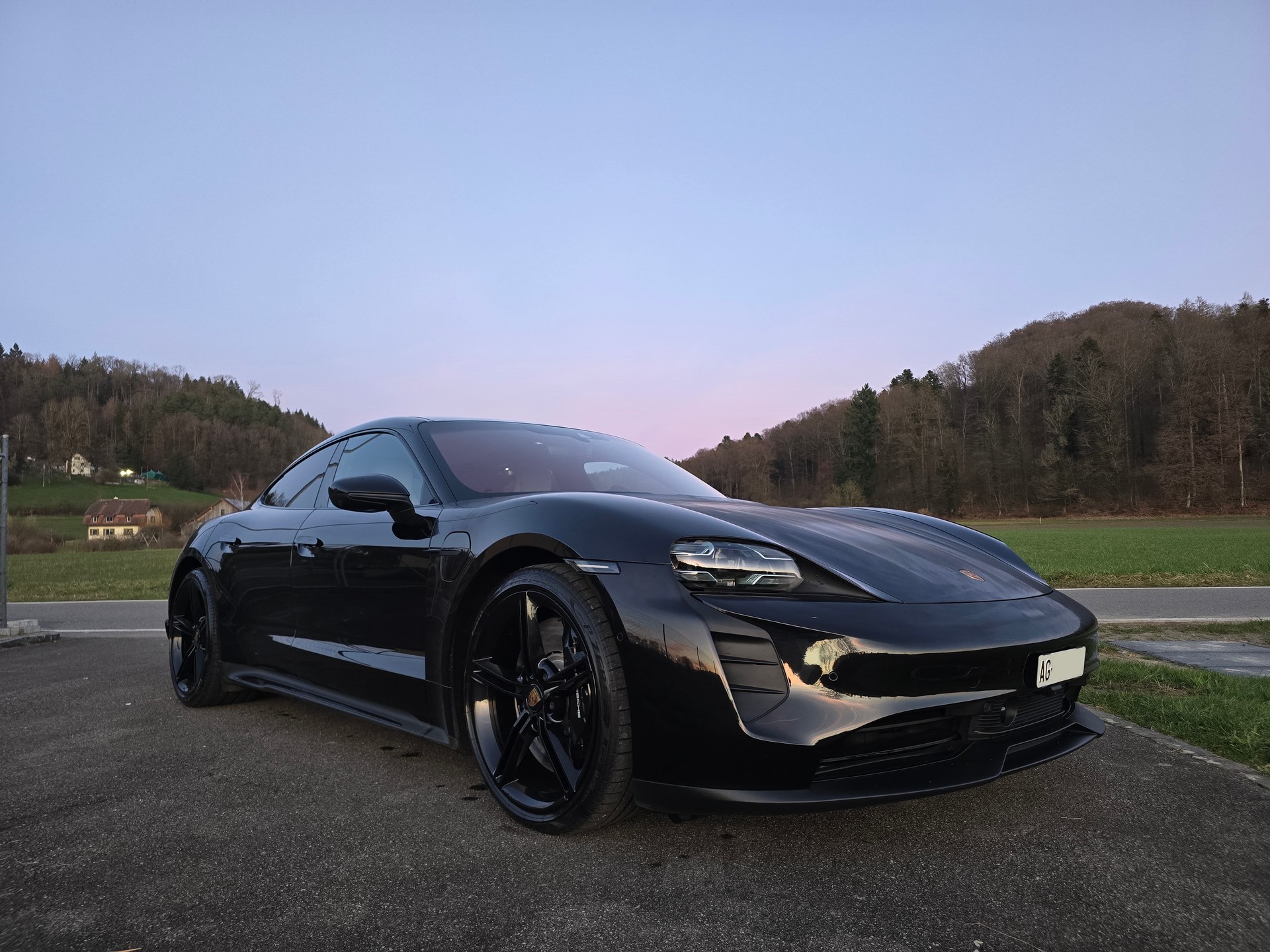 PORSCHE Taycan 4S-image-7