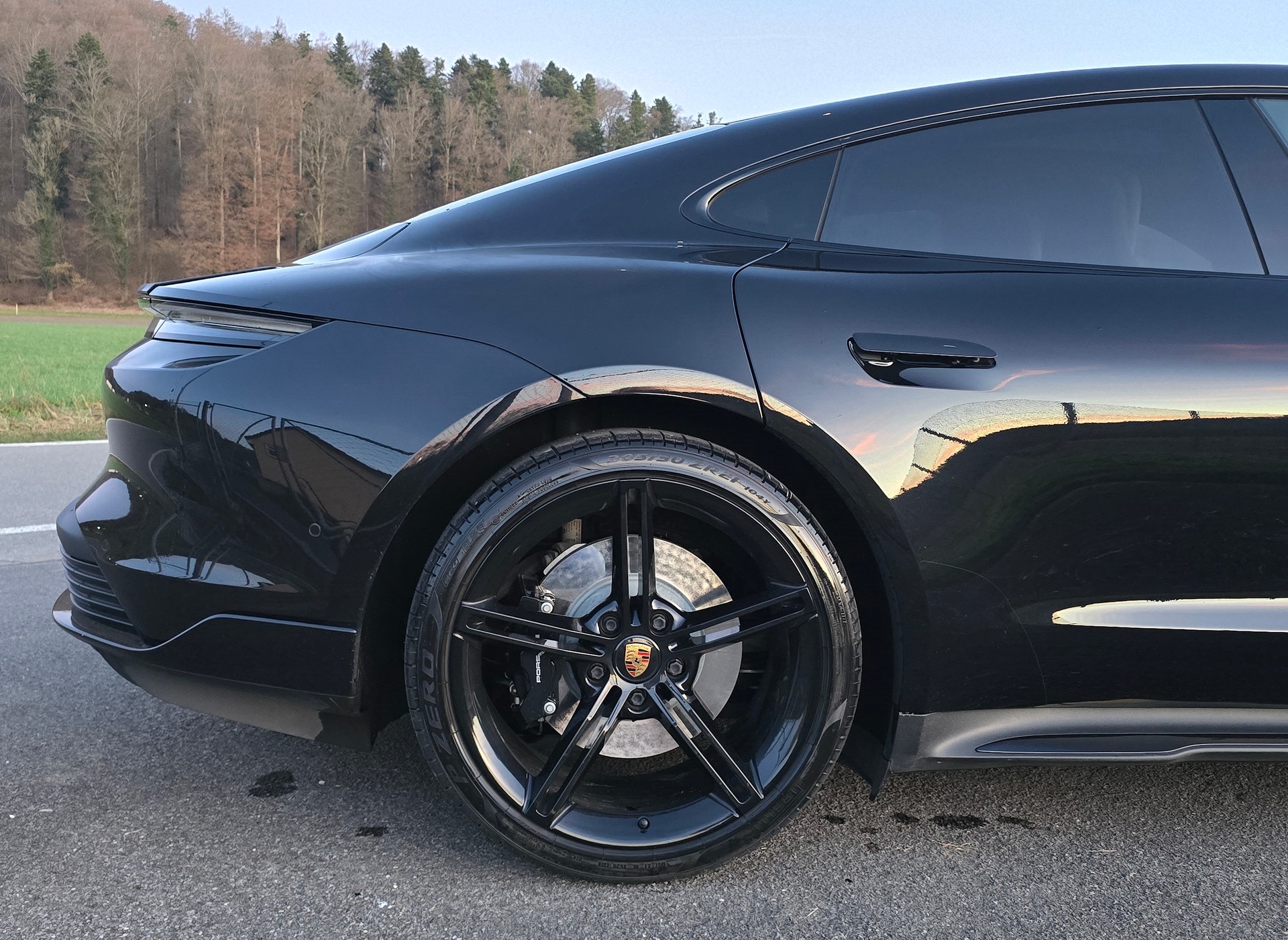 PORSCHE Taycan 4S-image-11