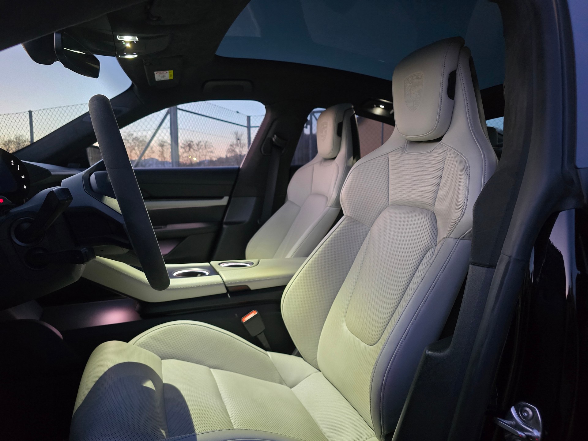 PORSCHE Taycan 4S-image-14