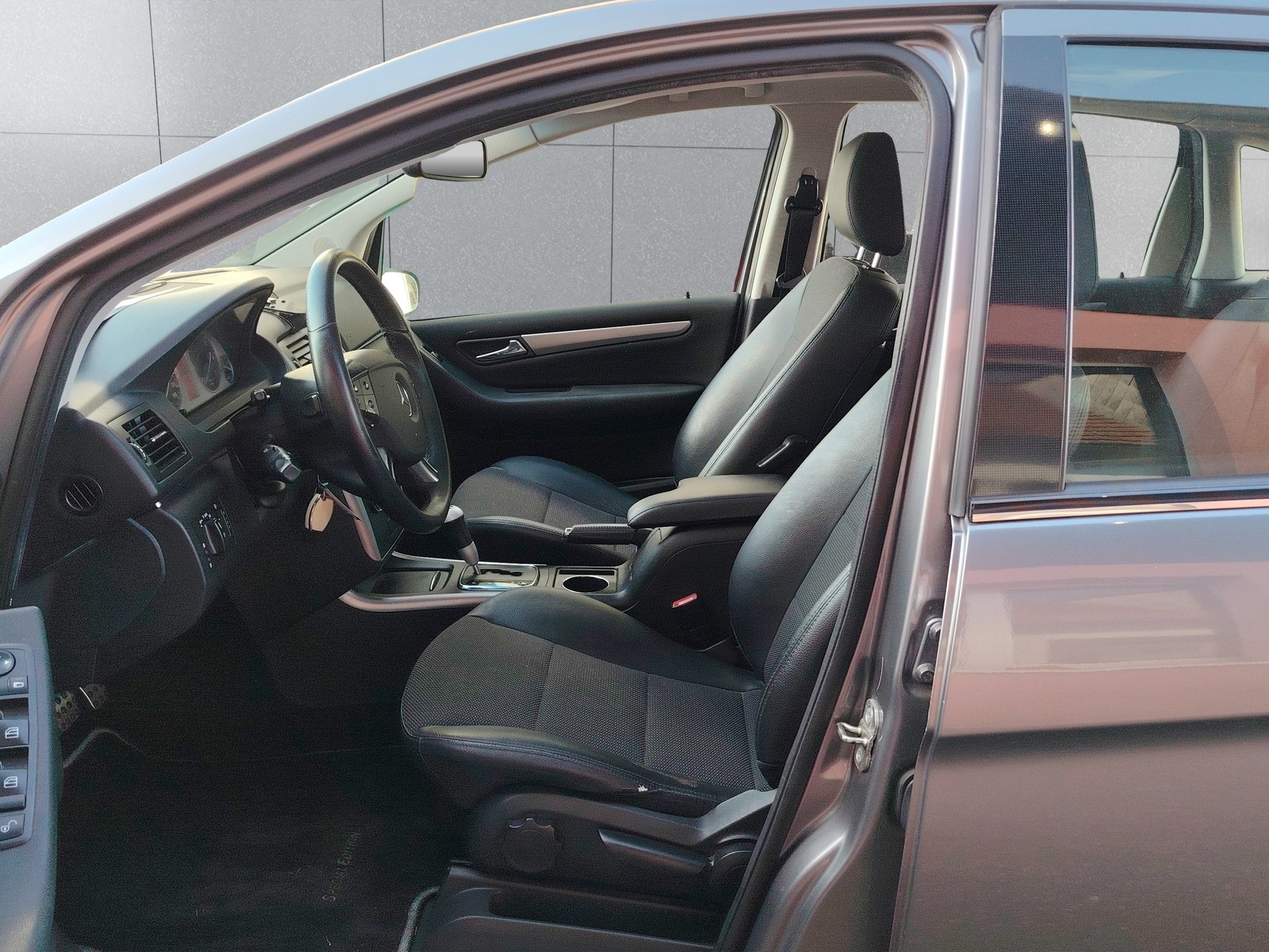 MERCEDES-BENZ B 200 T-image-8