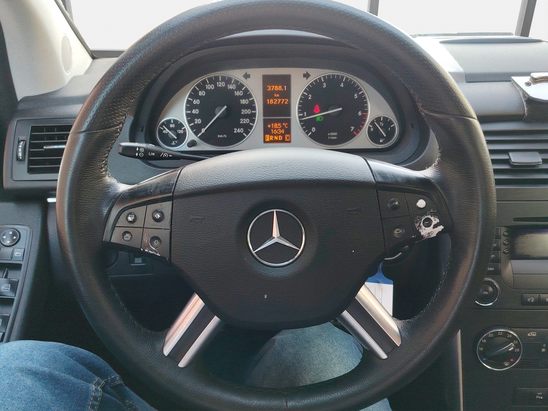 MERCEDES-BENZ B 200 T-image-10