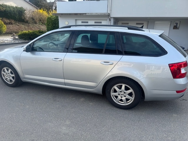 SKODA Octavia Combi 1.4 TSI Ambition DSG-image-6