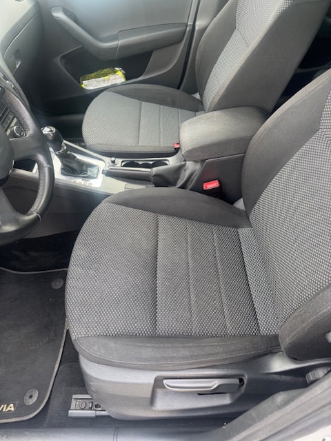 SKODA Octavia Combi 1.4 TSI Ambition DSG-image-7