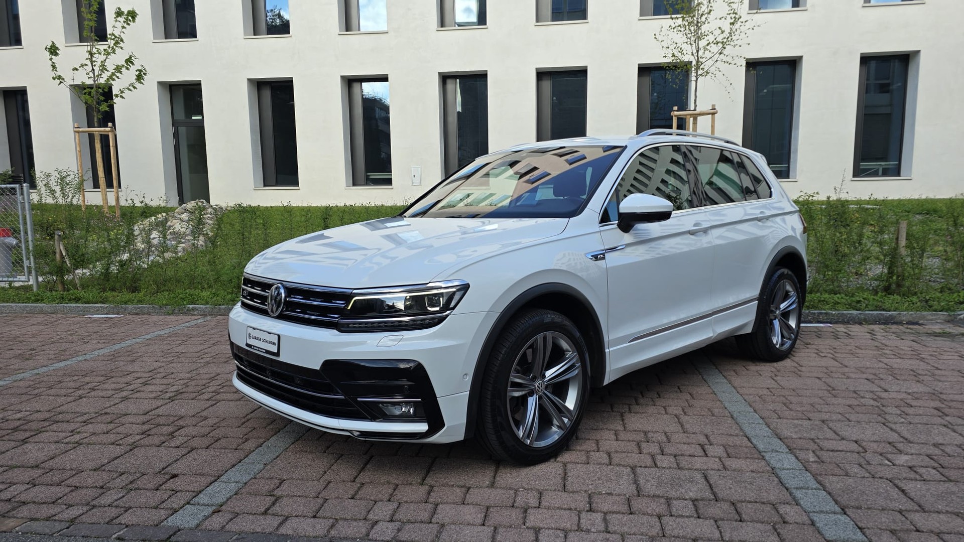 VW Tiguan 2.0 TDI SCR Highline 4Motion DSG / Aus zweite HAND / Frisch ab MFK / Frisch ab Service / Top Austattung / 240Ps
