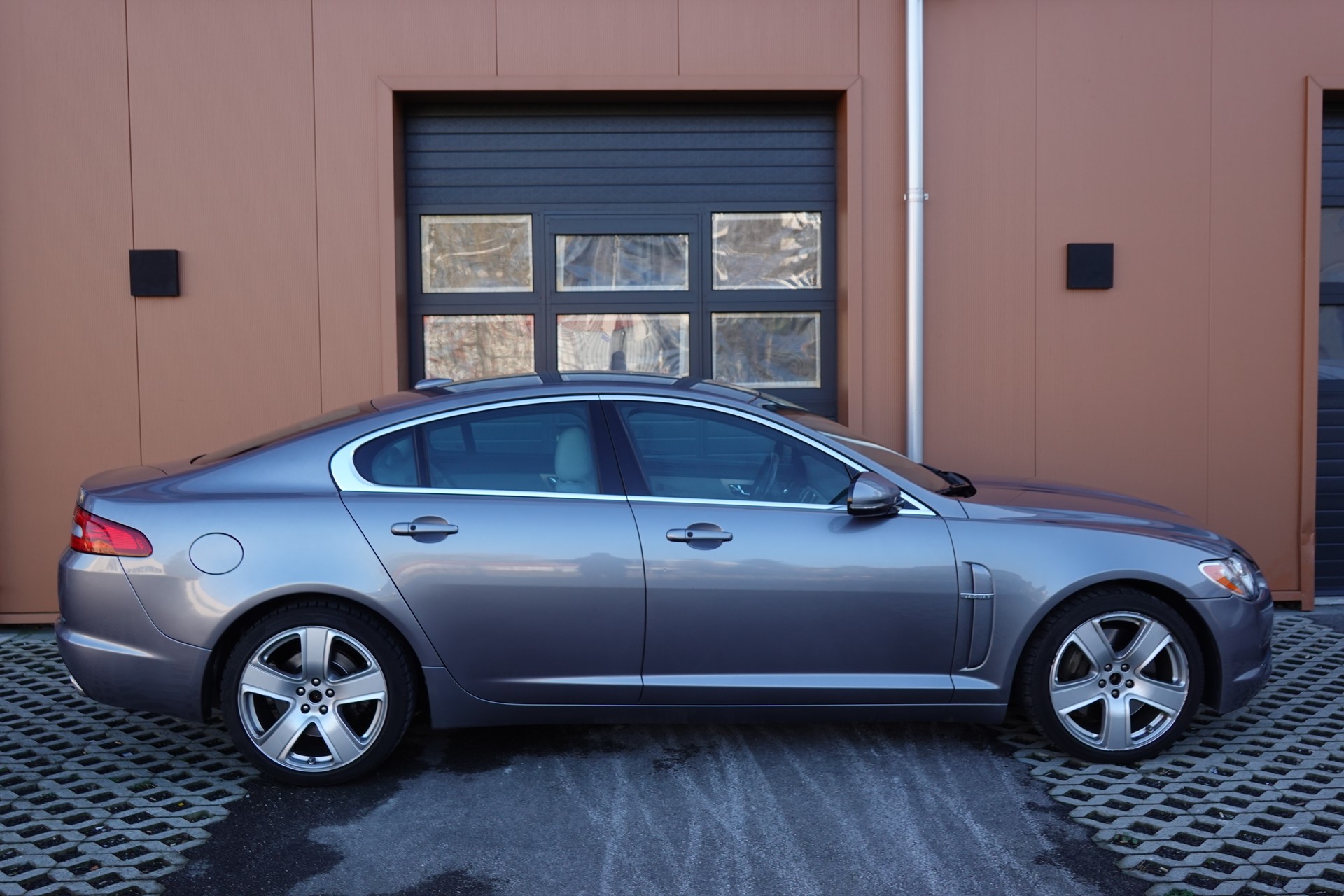 JAGUAR XF 3.0d S V6 Portfolio - "8 Roues * Expertisé 08.2025"-image-4