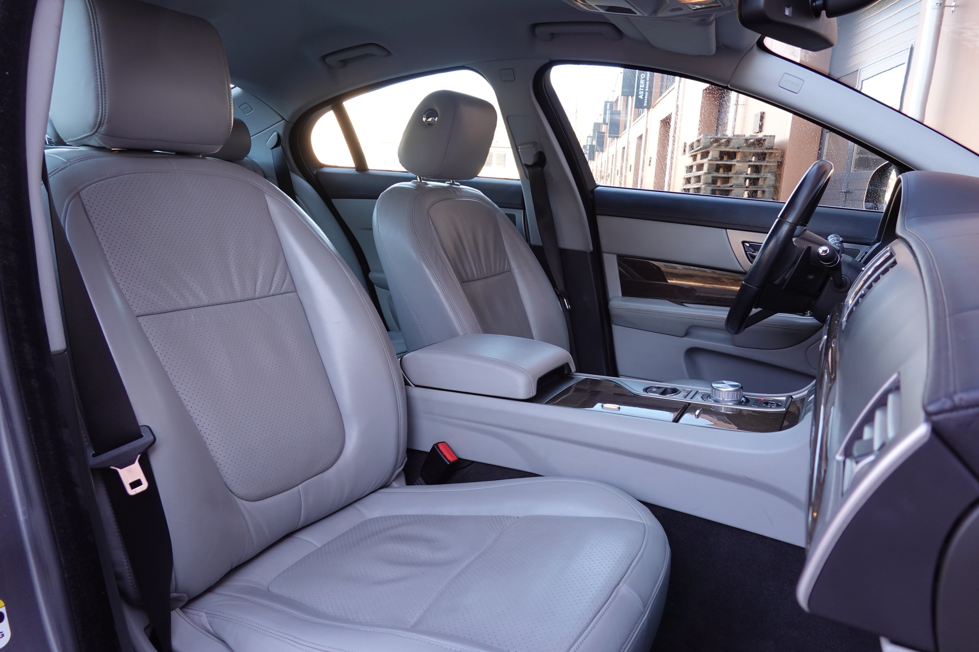 JAGUAR XF 3.0d S V6 Portfolio - "8 Roues * Expertisé 08.2025"-image-28