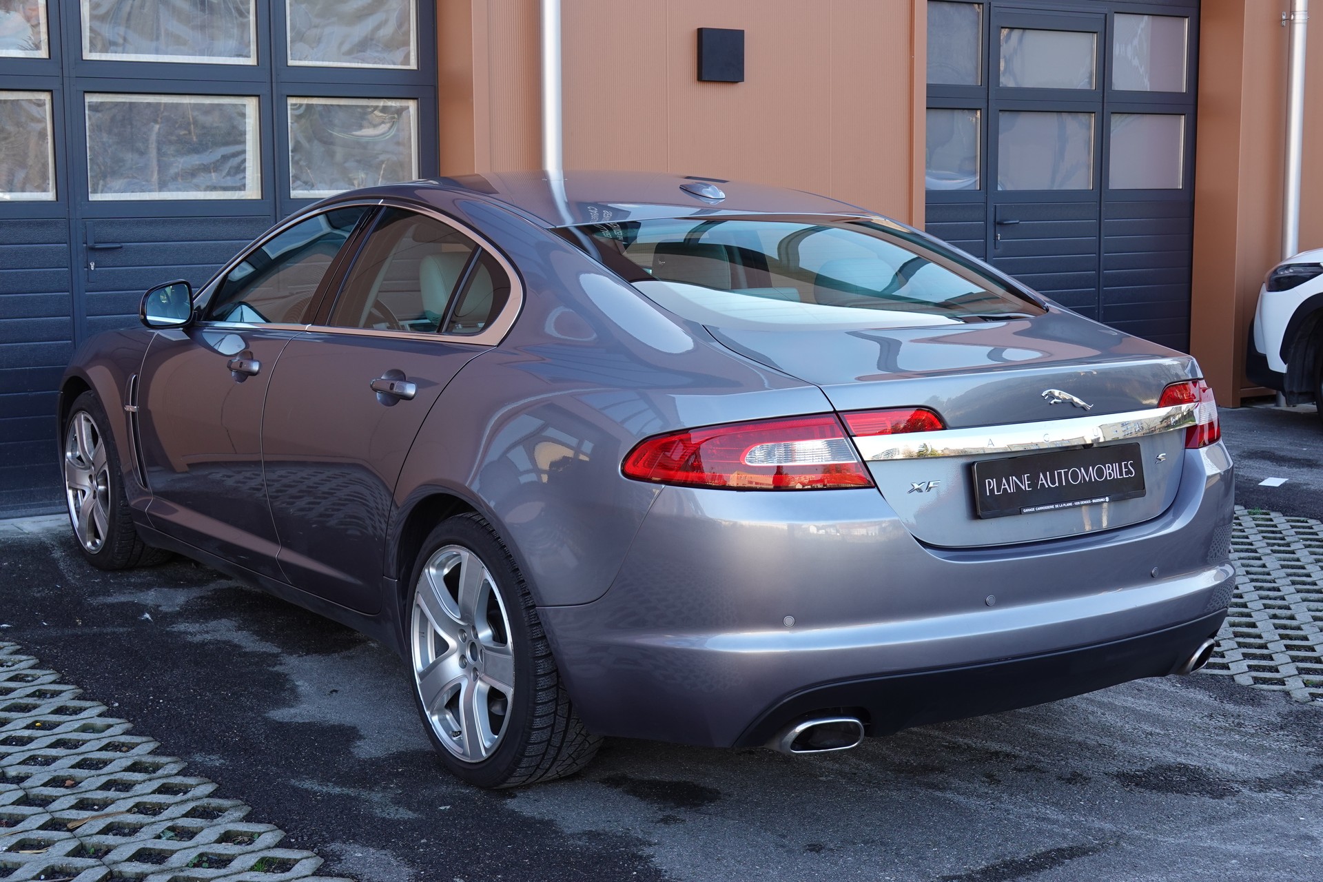 JAGUAR XF 3.0d S V6 Portfolio - "8 Roues * Expertisé 08.2025"-image-8