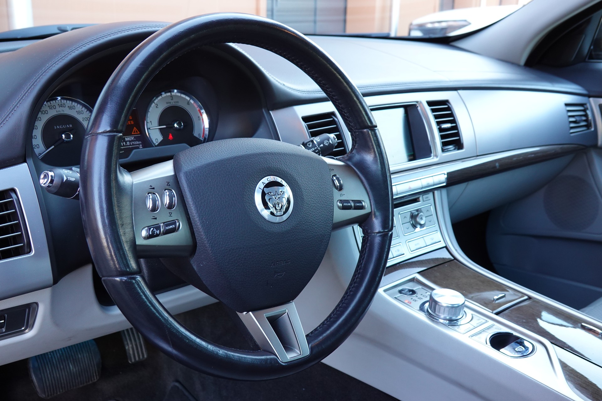 JAGUAR XF 3.0d S V6 Portfolio - "8 Roues * Expertisé 08.2025"-image-12