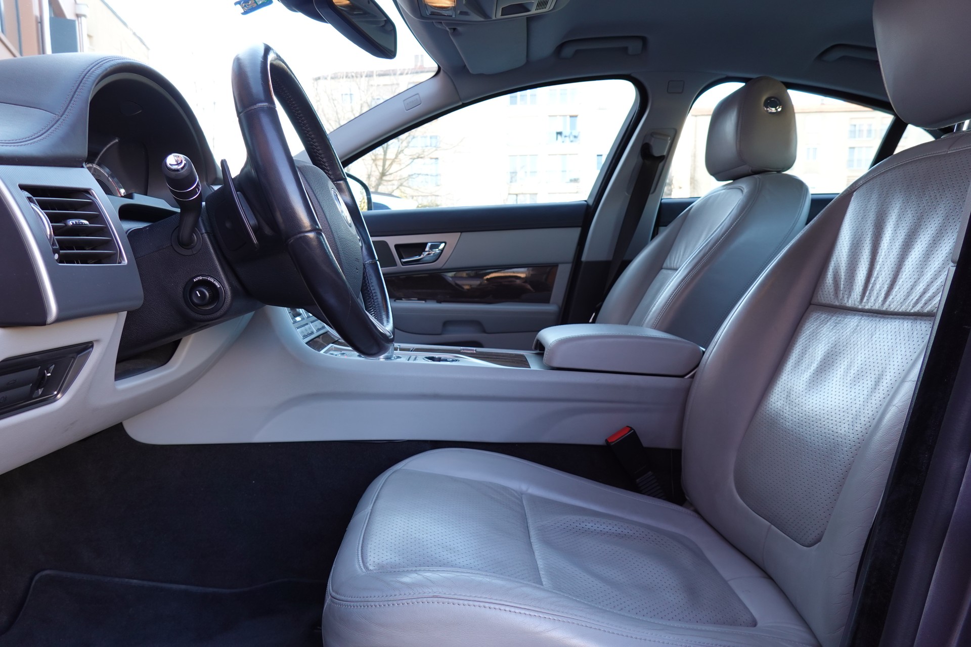 JAGUAR XF 3.0d S V6 Portfolio - "8 Roues * Expertisé 08.2025"-image-14