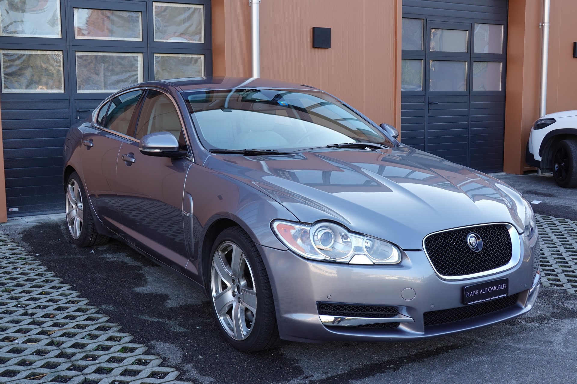 JAGUAR XF 3.0d S V6 Portfolio - "8 Roues * Expertisé 08.2025"-image-2