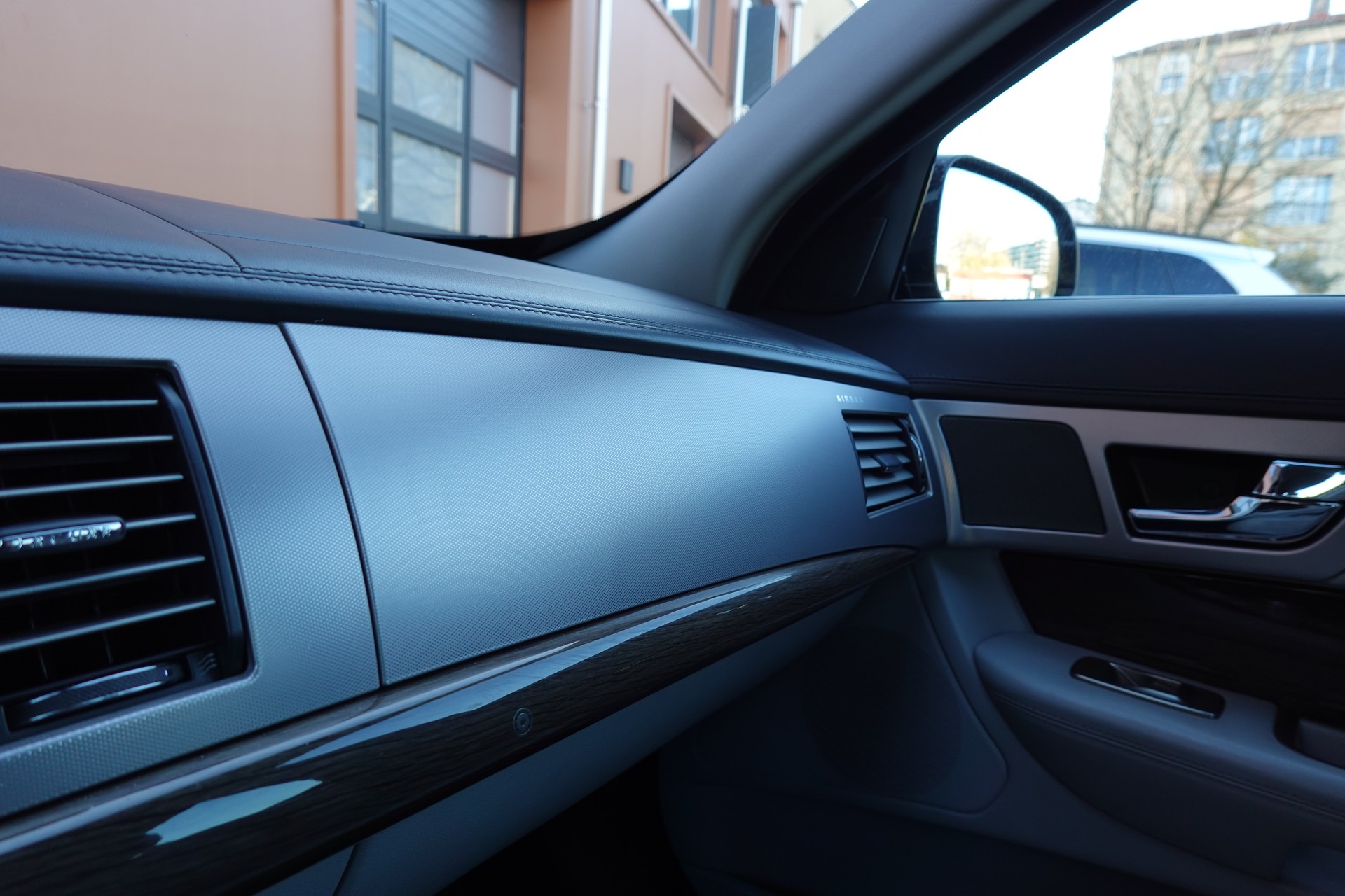 JAGUAR XF 3.0d S V6 Portfolio - "8 Roues * Expertisé 08.2025"-image-24