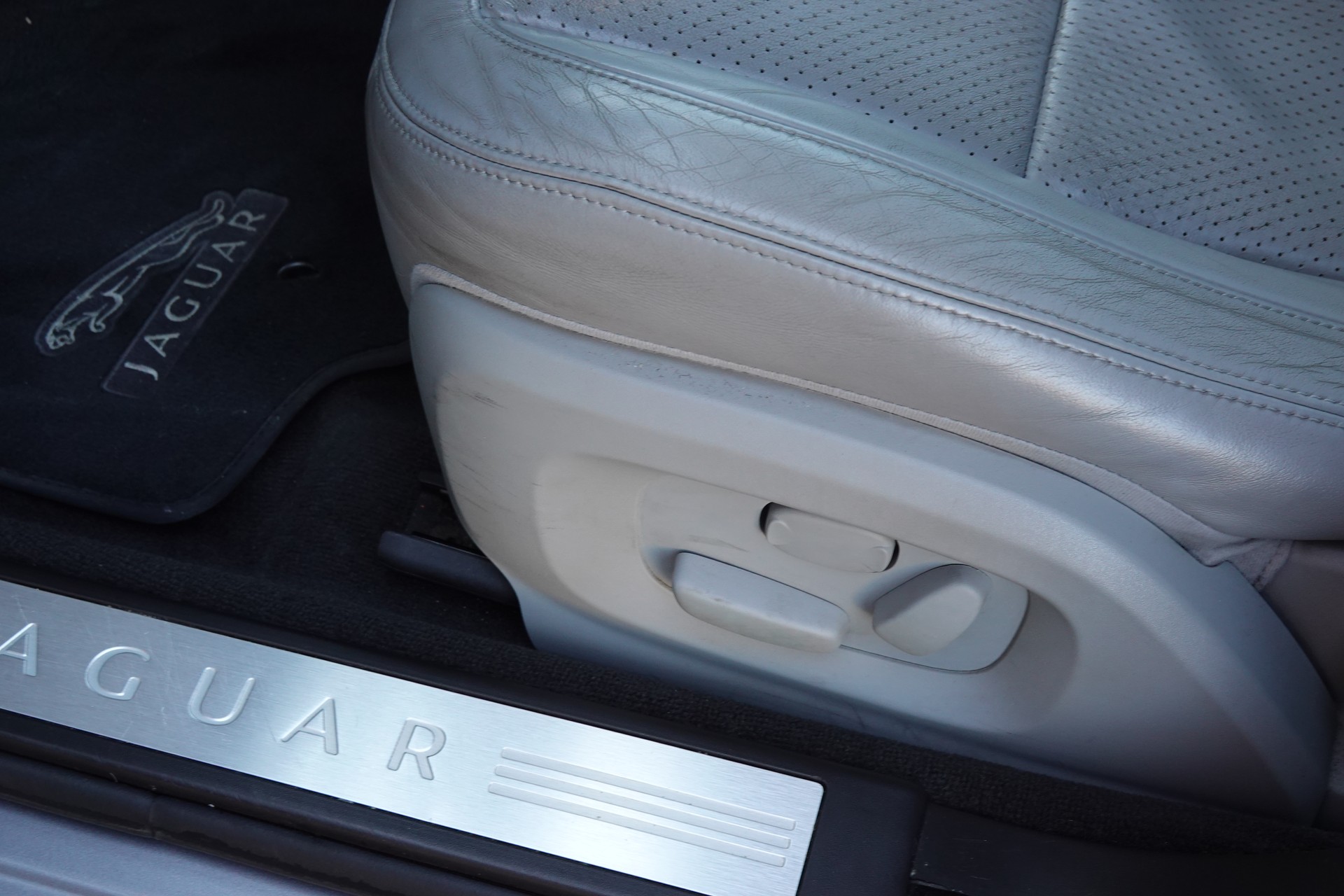 JAGUAR XF 3.0d S V6 Portfolio - "8 Roues * Expertisé 08.2025"-image-11